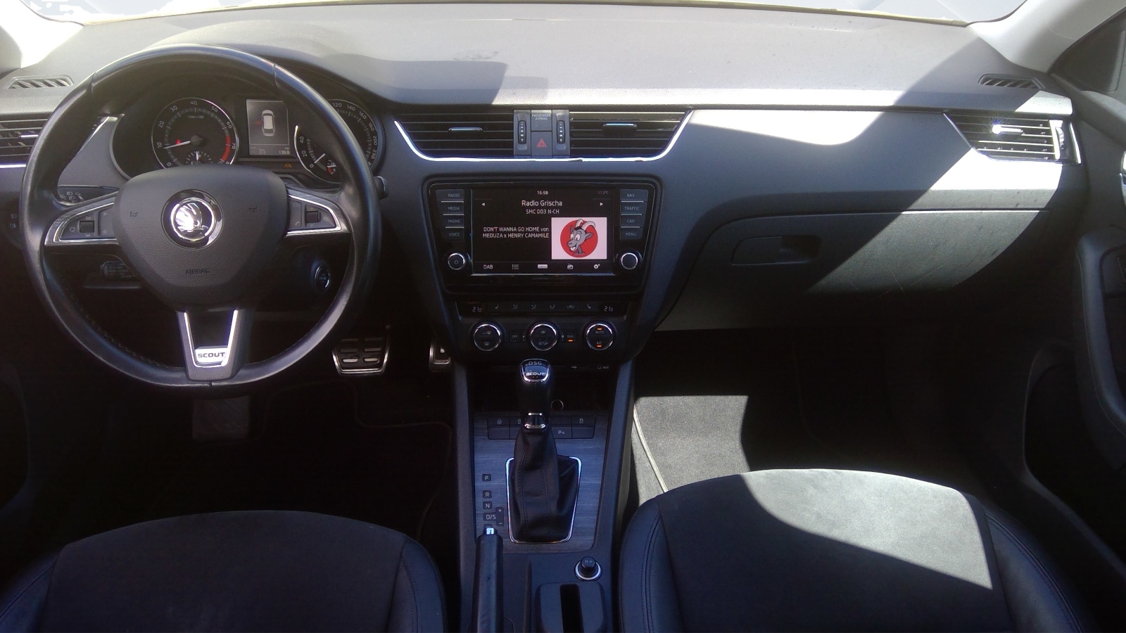 SKODA Octavia Combi 1.8 TSI Scout 4x4 DSG-image-3