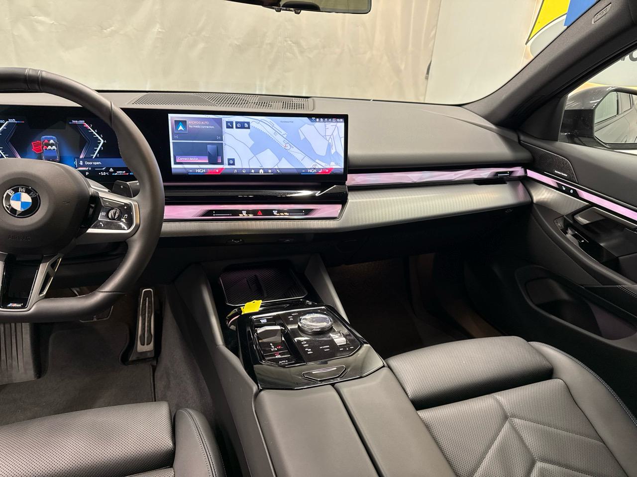 BMW 520i 48V M Sport Steptronic-image-7
