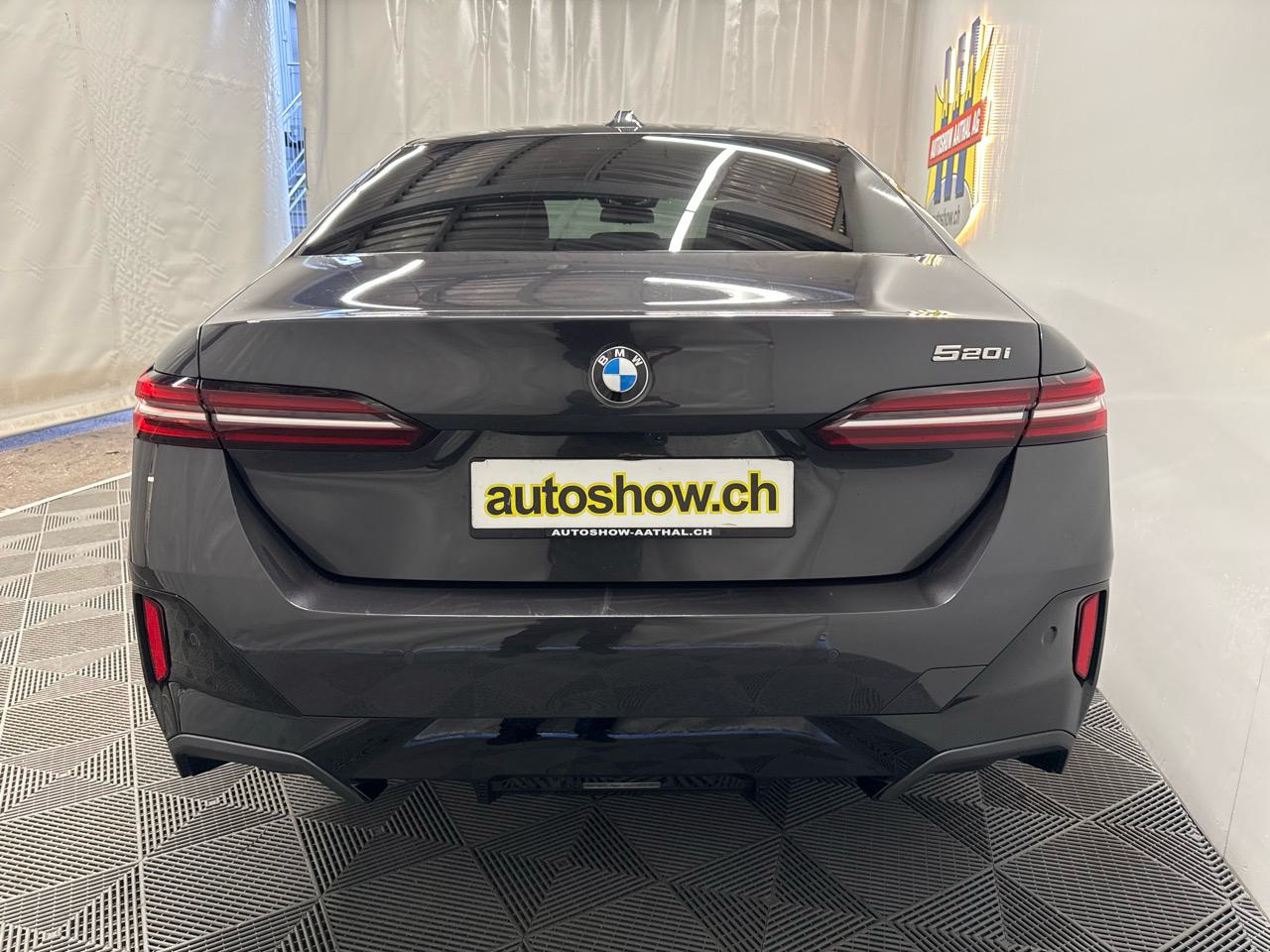 BMW 520i 48V M Sport Steptronic-image-11