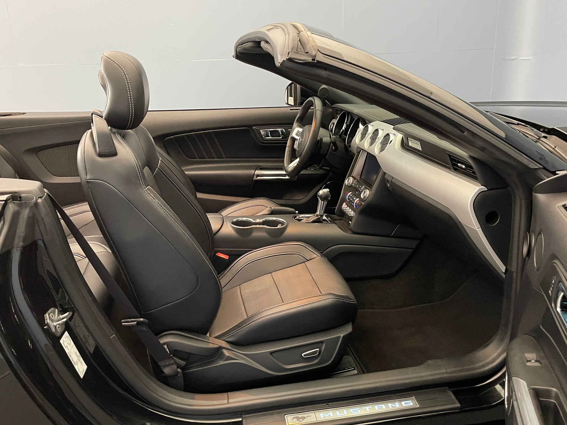 FORD Mustang Convertible 5.0 V8 GT-image-11