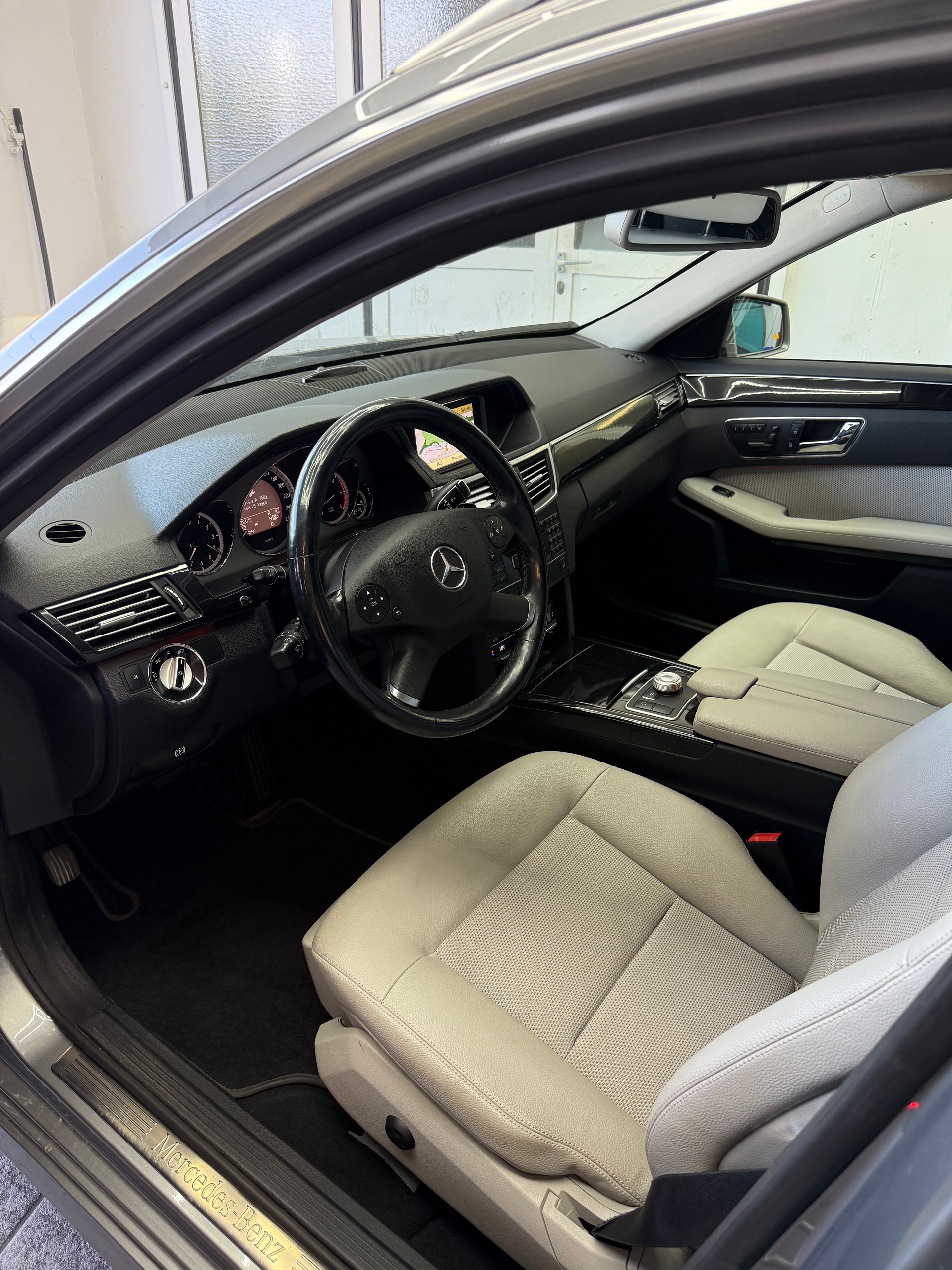 MERCEDES-BENZ E 350 CDI BlueEfficiency Elégance 4Matic 7G-Tronic-image-7
