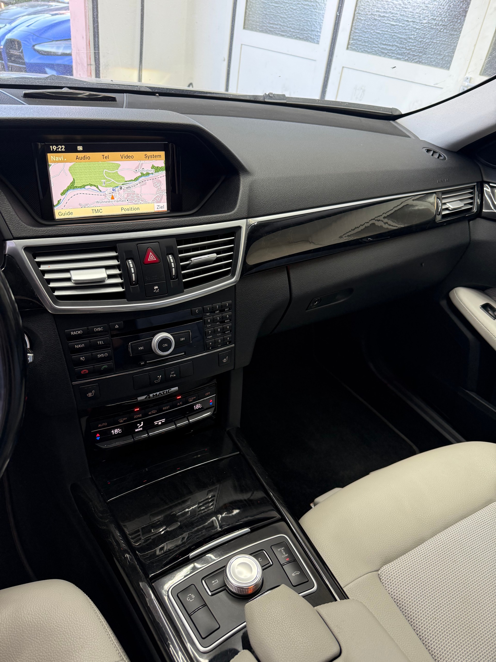 MERCEDES-BENZ E 350 CDI BlueEfficiency Elégance 4Matic 7G-Tronic-image-12