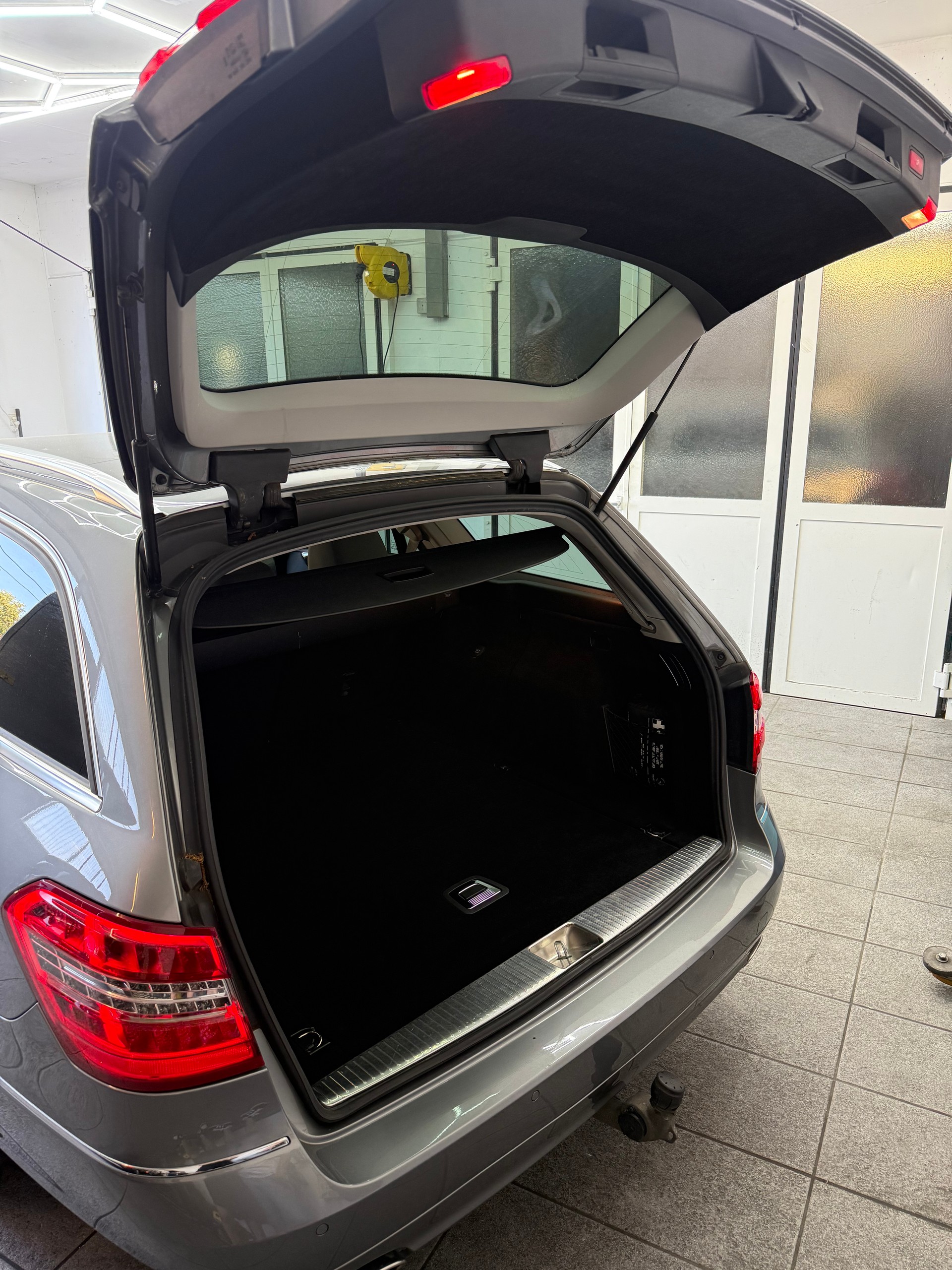 MERCEDES-BENZ E 350 CDI BlueEfficiency Elégance 4Matic 7G-Tronic-image-3