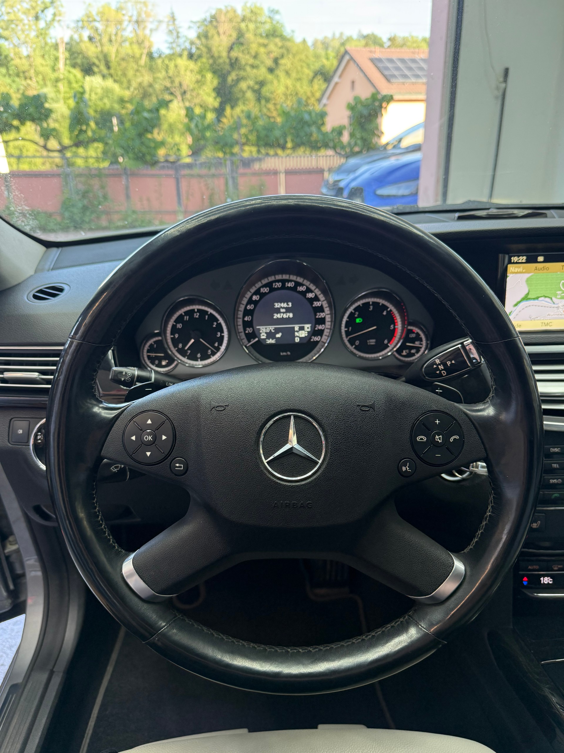 MERCEDES-BENZ E 350 CDI BlueEfficiency Elégance 4Matic 7G-Tronic-image-11