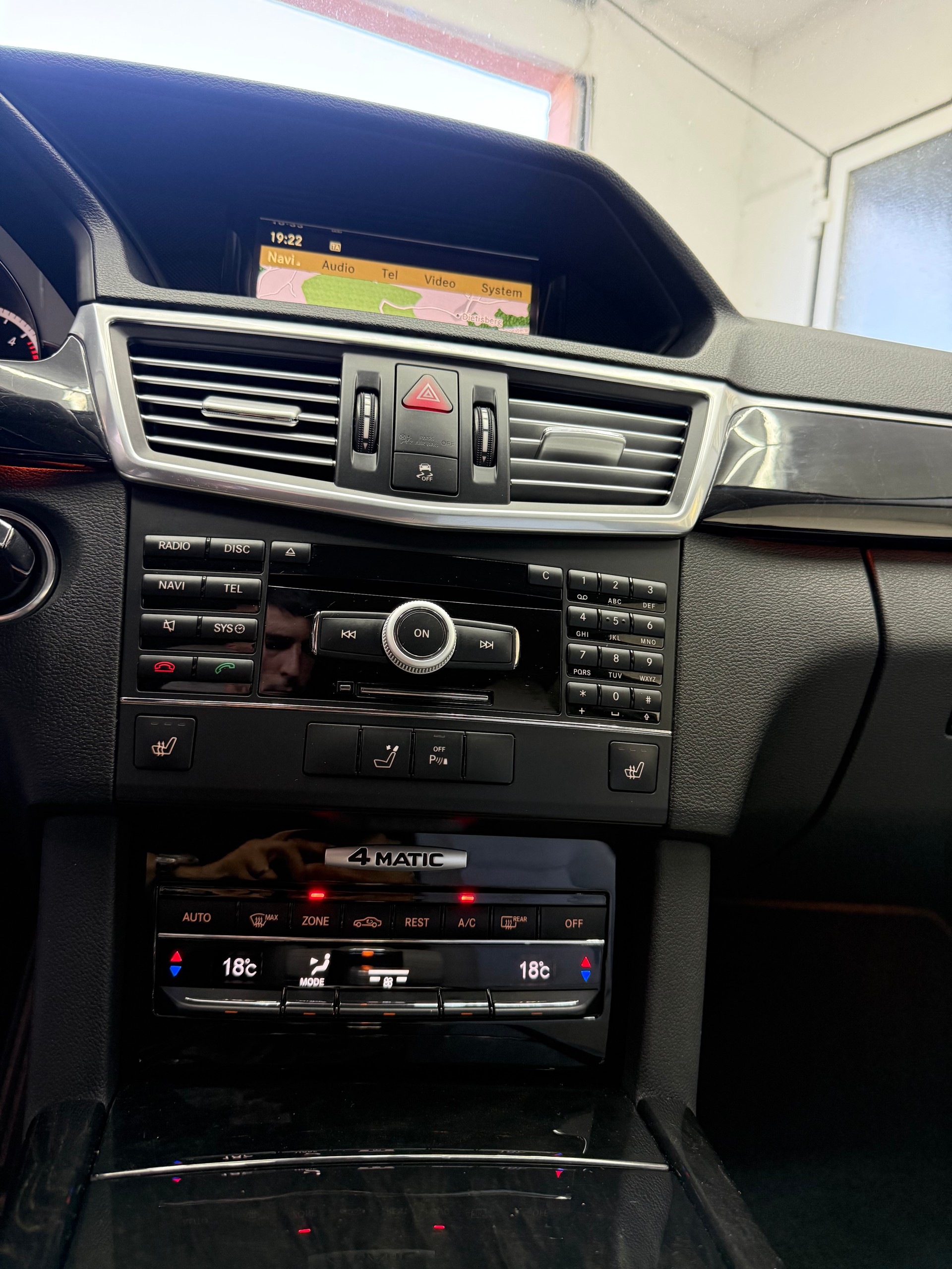 MERCEDES-BENZ E 350 CDI BlueEfficiency Elégance 4Matic 7G-Tronic-image-14