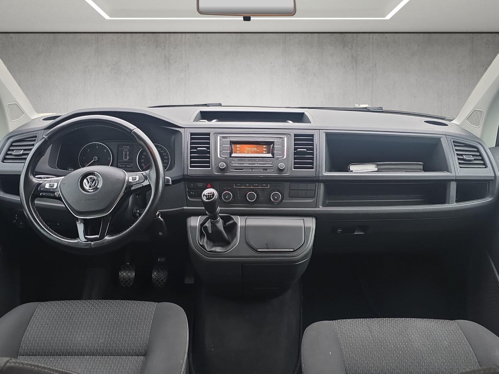 VW T6 Multivan 2.0 TDI Trendline-image-8