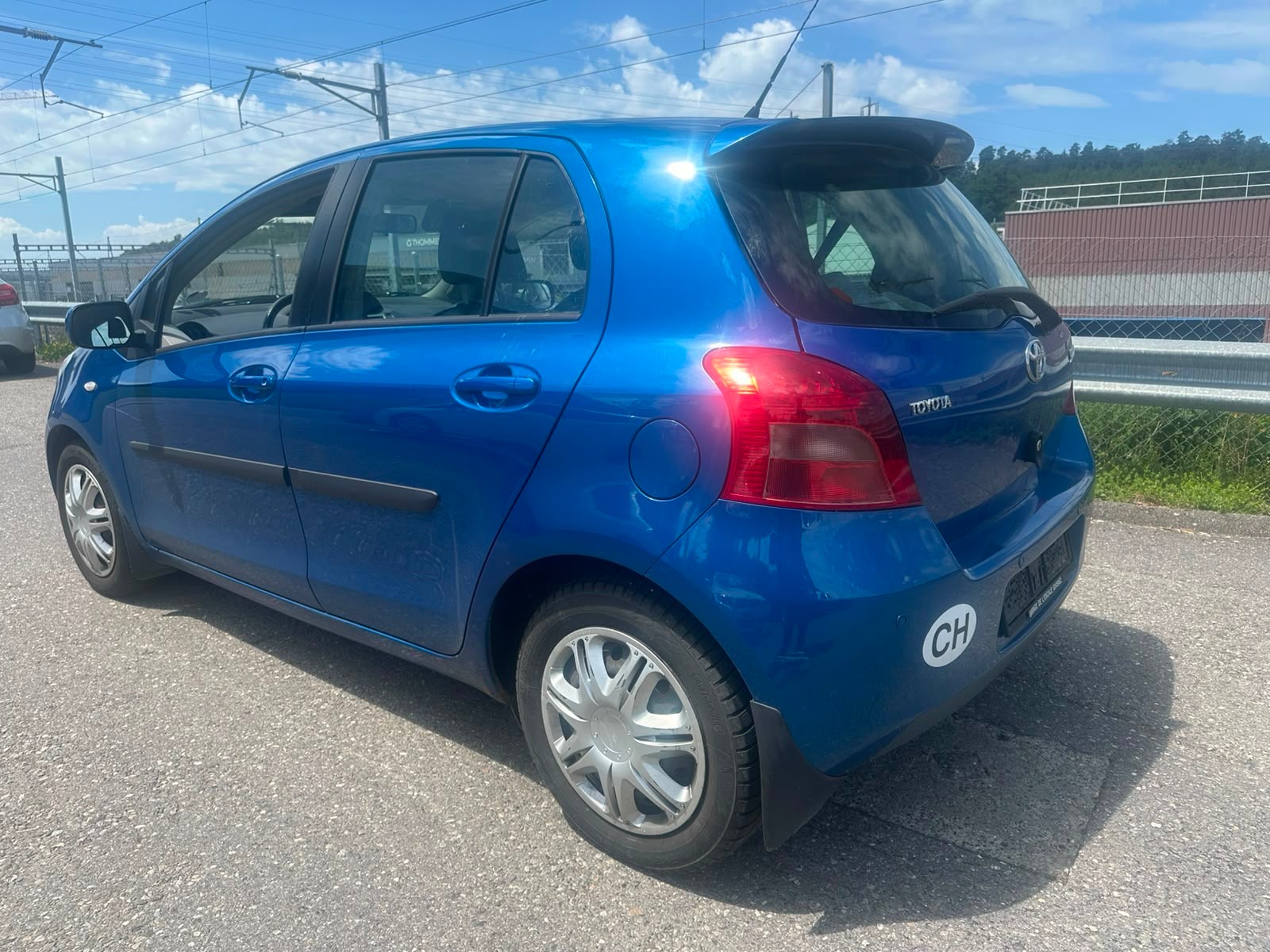 TOYOTA Yaris 1.3 City-image-3