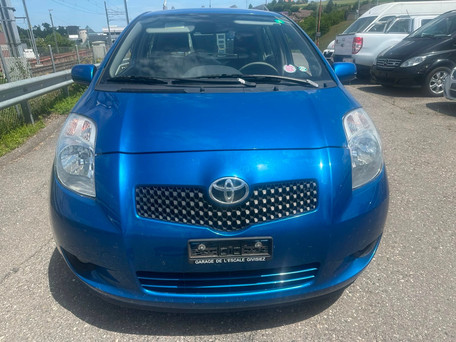 TOYOTA Yaris 1.3 City-image-1