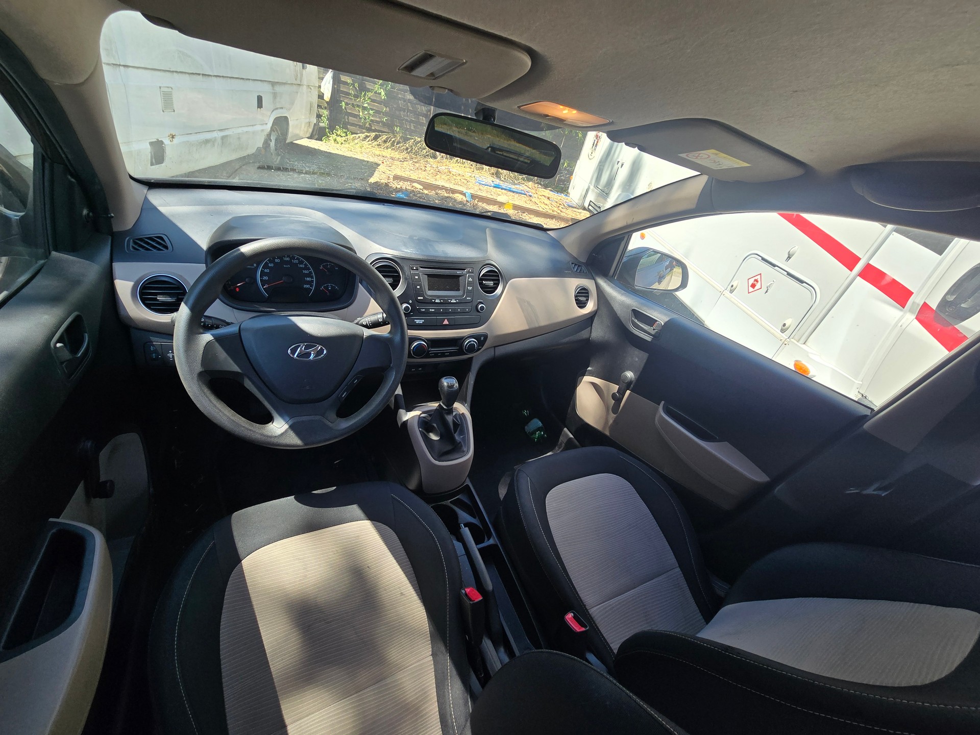 HYUNDAI i10-image-1