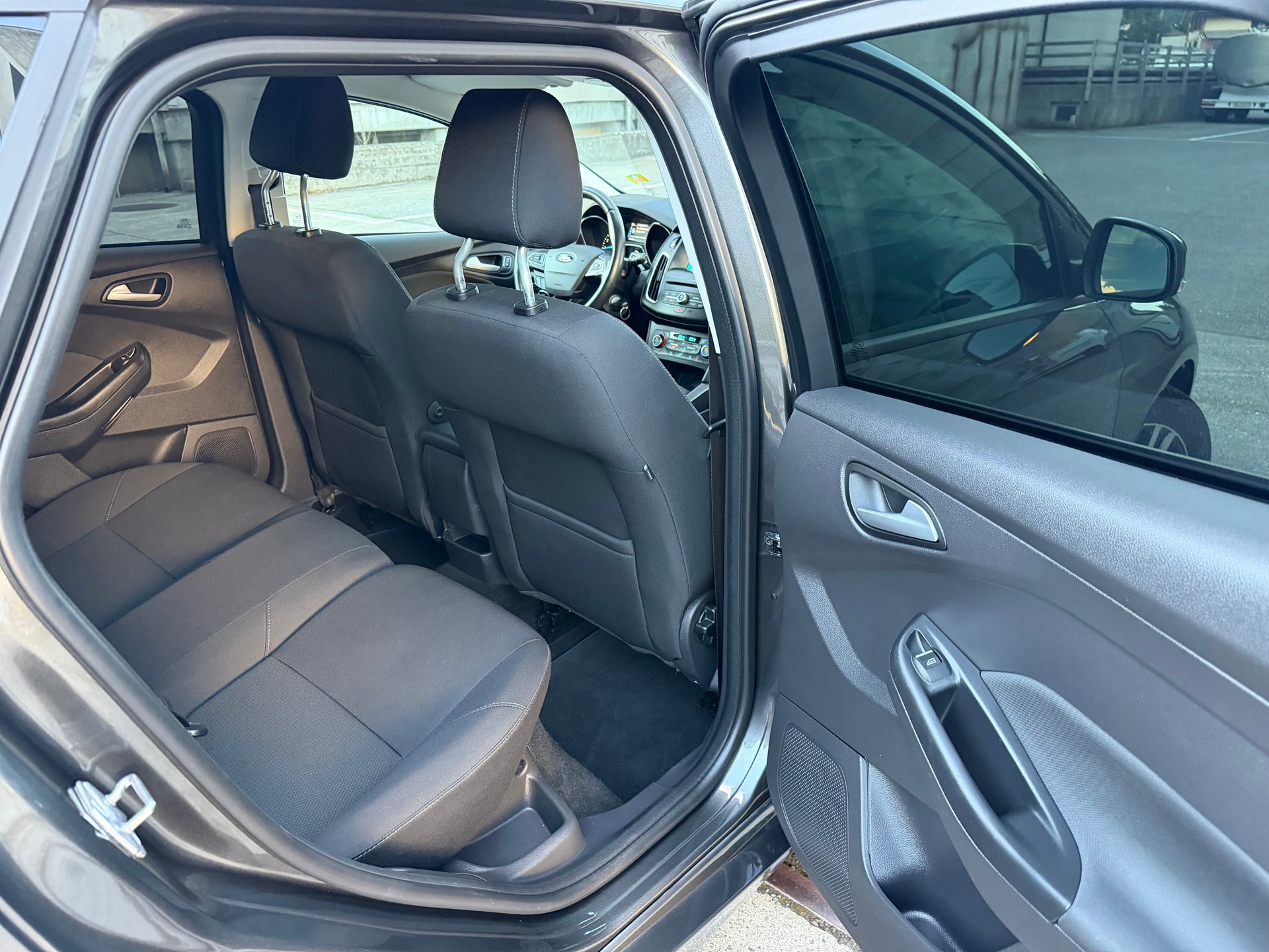 FORD Focus 1.0 SCTi Business-image-8