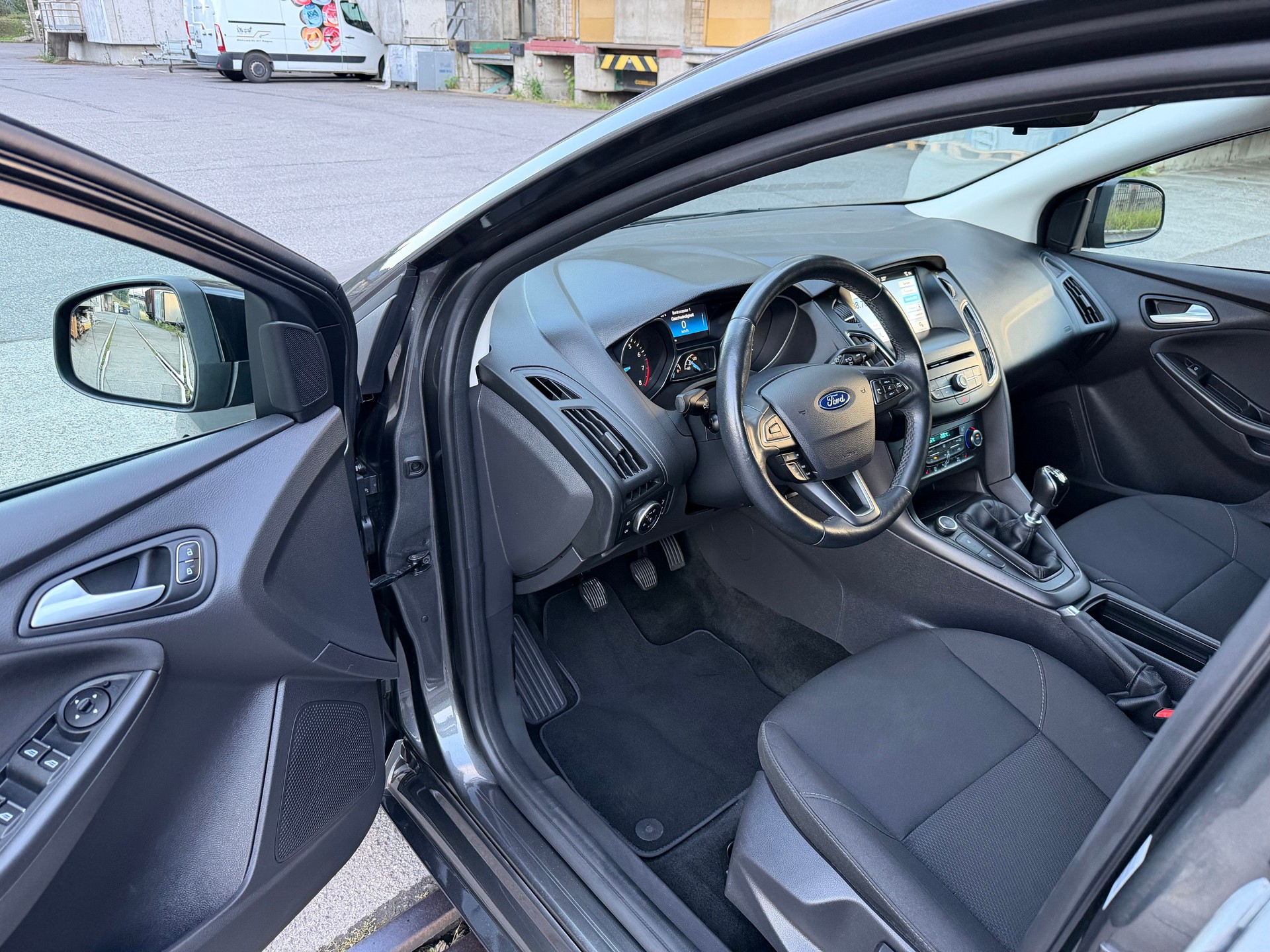 FORD Focus 1.0 SCTi Business-image-6