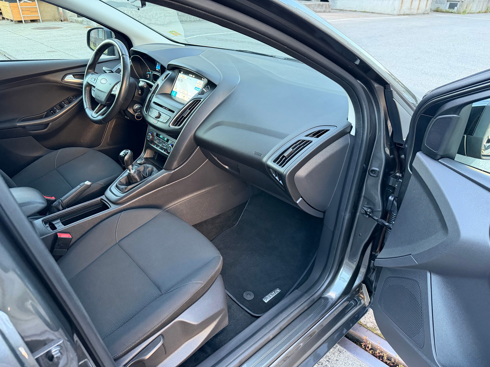 FORD Focus 1.0 SCTi Business-image-9