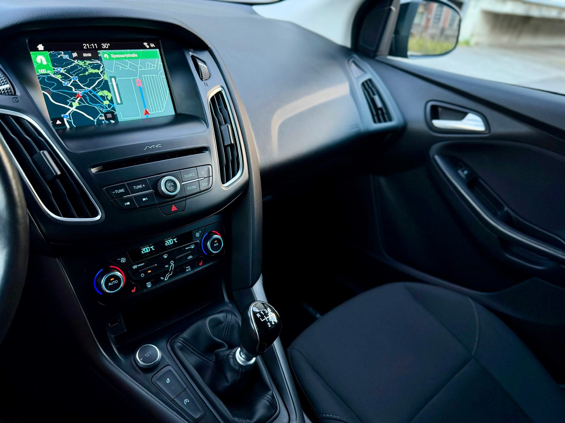 FORD Focus 1.0 SCTi Business-image-10