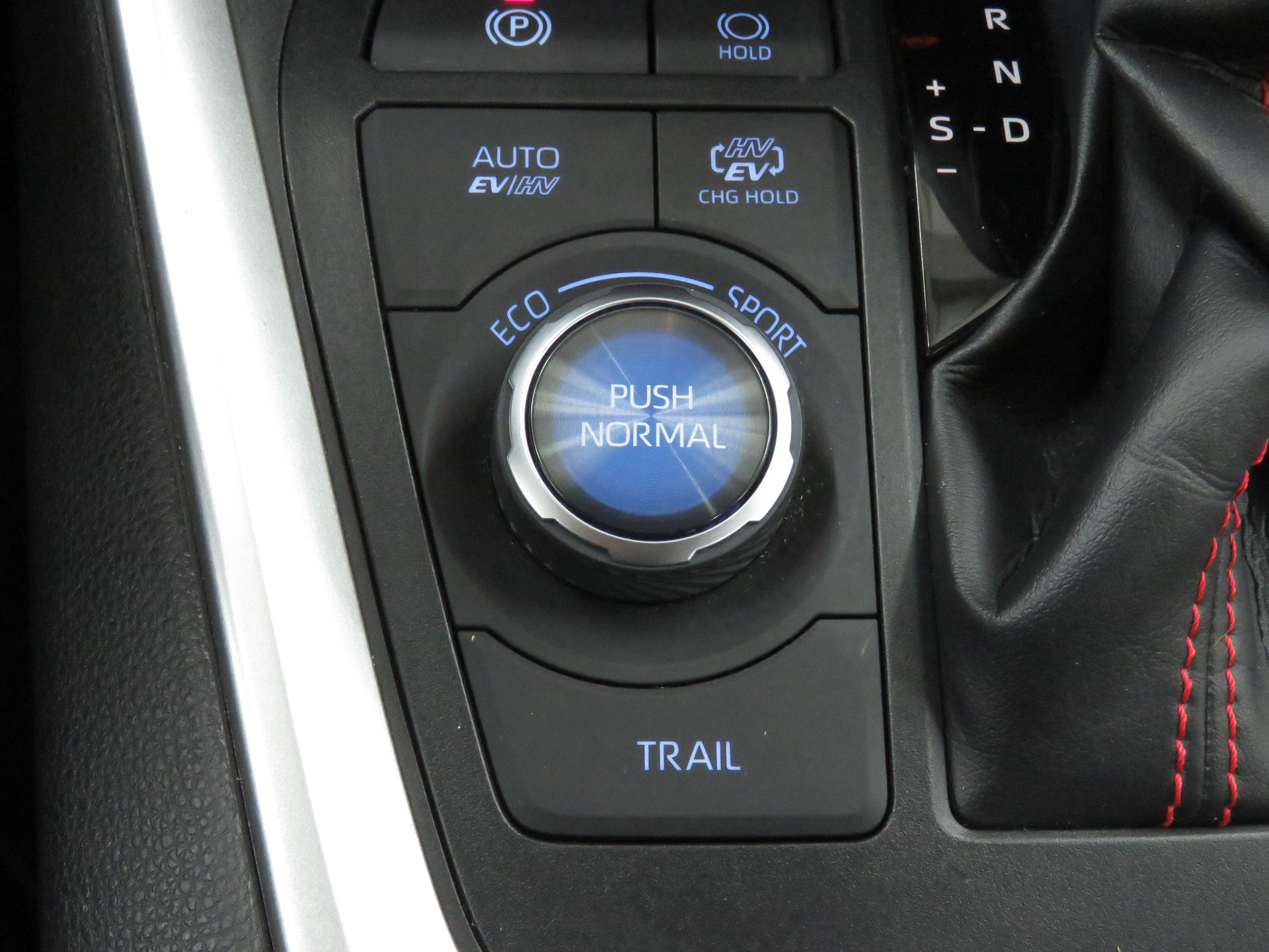 TOYOTA RAV-4 2.5 PHEV Platinum e-CVT 4WD (Automat)-image-19