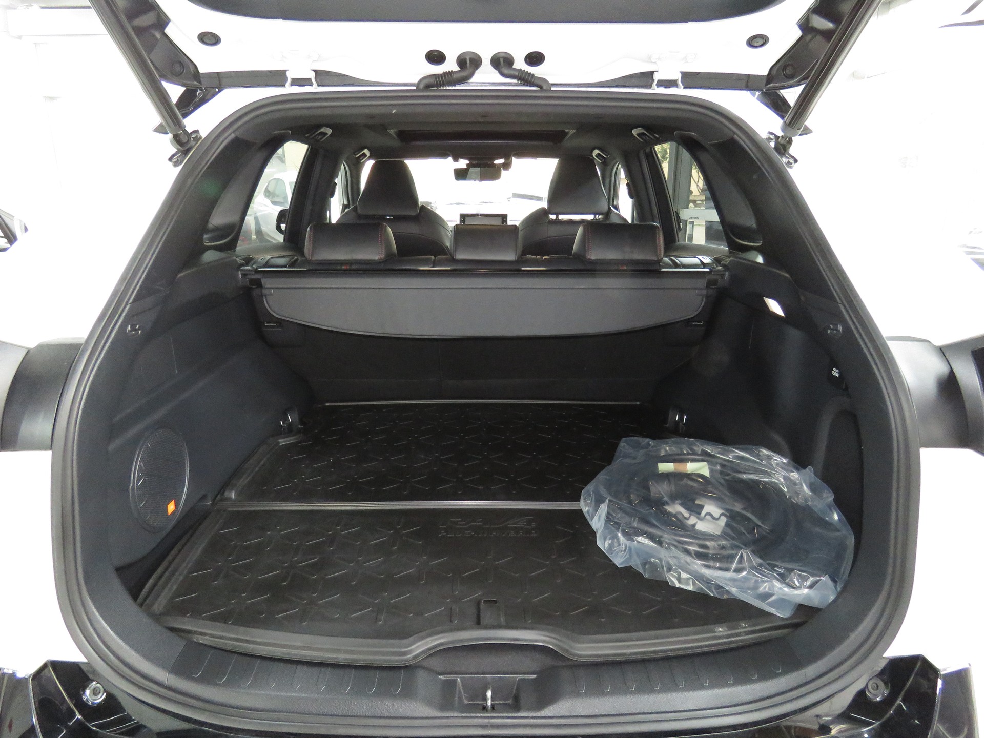 TOYOTA RAV-4 2.5 PHEV Platinum e-CVT 4WD (Automat)-image-10