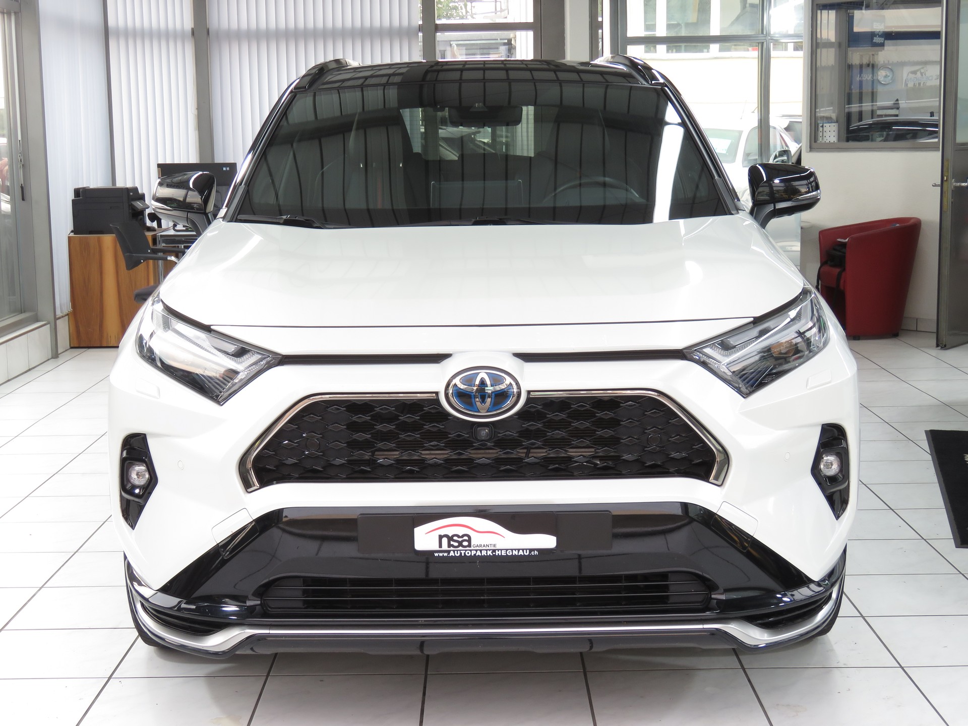 TOYOTA RAV-4 2.5 PHEV Platinum e-CVT 4WD (Automat)-image-1
