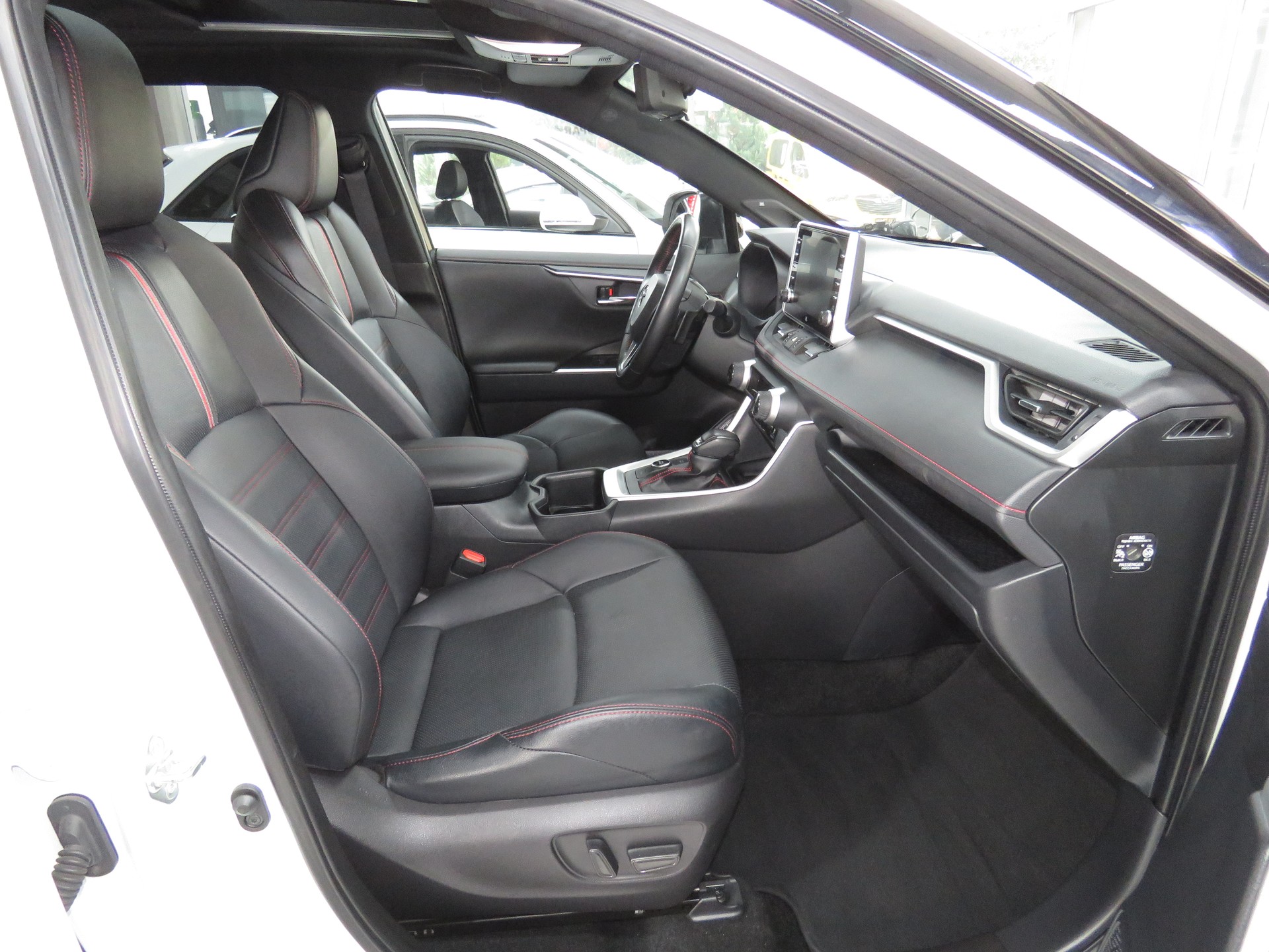TOYOTA RAV-4 2.5 PHEV Platinum e-CVT 4WD (Automat)-image-12