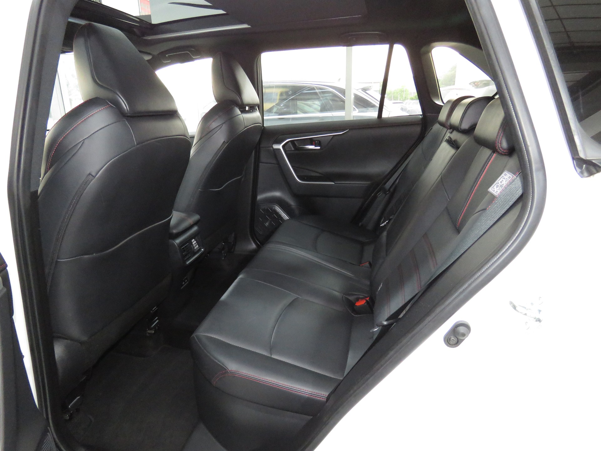 TOYOTA RAV-4 2.5 PHEV Platinum e-CVT 4WD (Automat)-image-8
