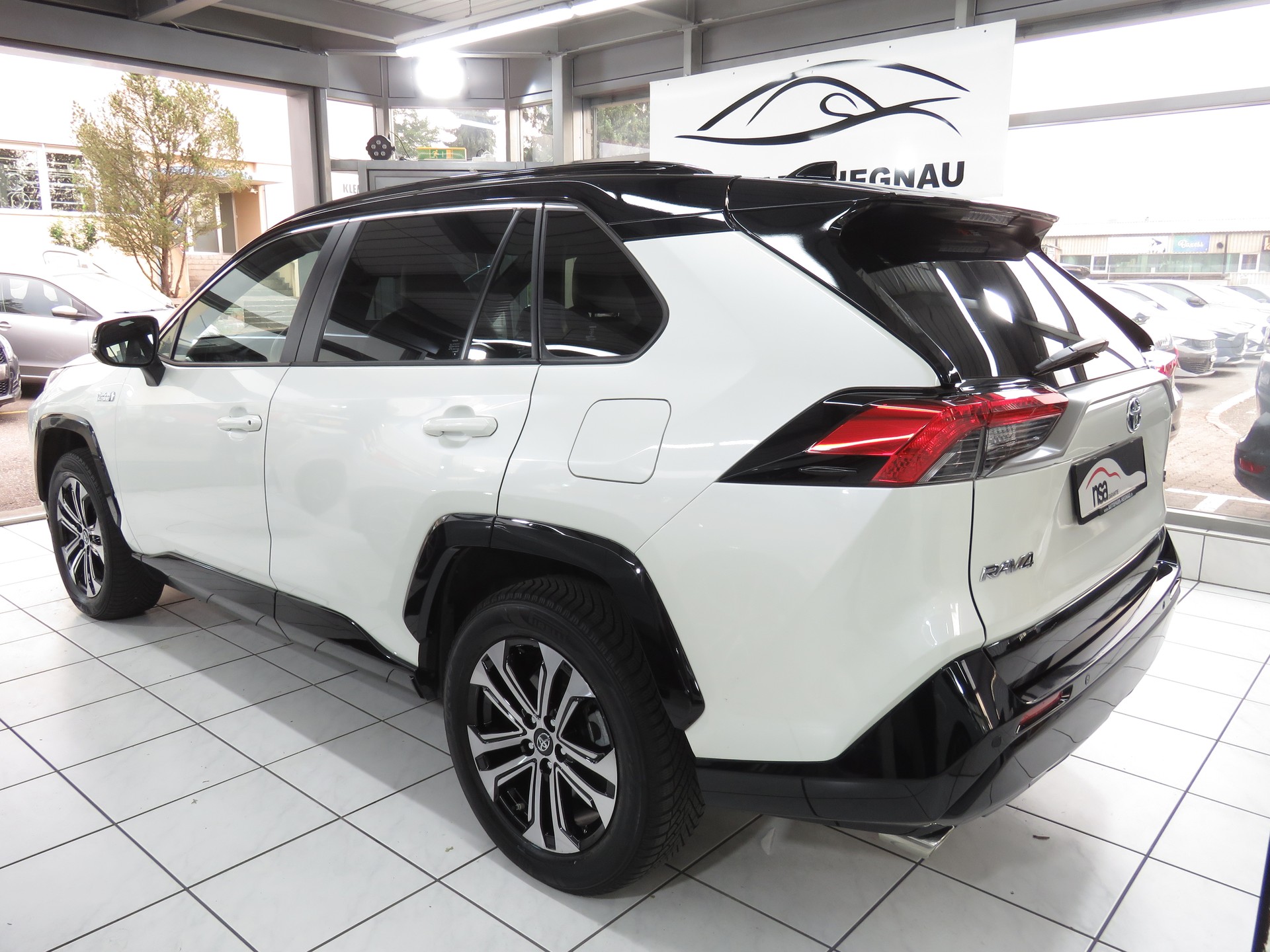 TOYOTA RAV-4 2.5 PHEV Platinum e-CVT 4WD (Automat)-image-5