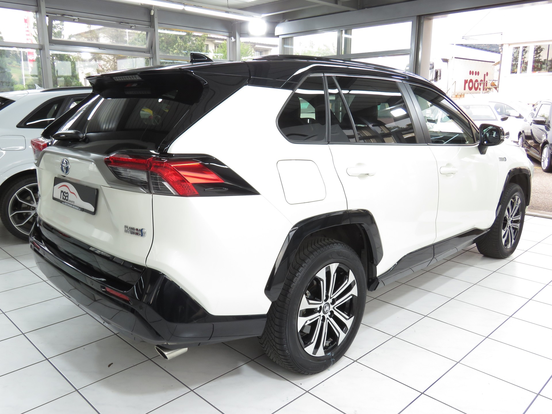 TOYOTA RAV-4 2.5 PHEV Platinum e-CVT 4WD (Automat)-image-3