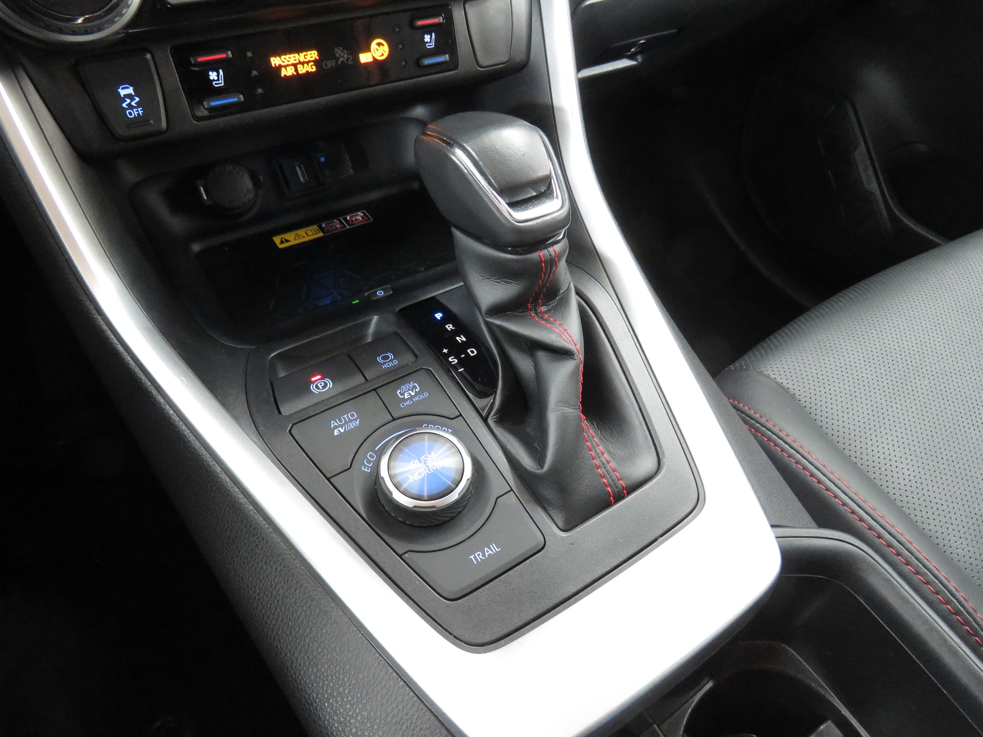 TOYOTA RAV-4 2.5 PHEV Platinum e-CVT 4WD (Automat)-image-14