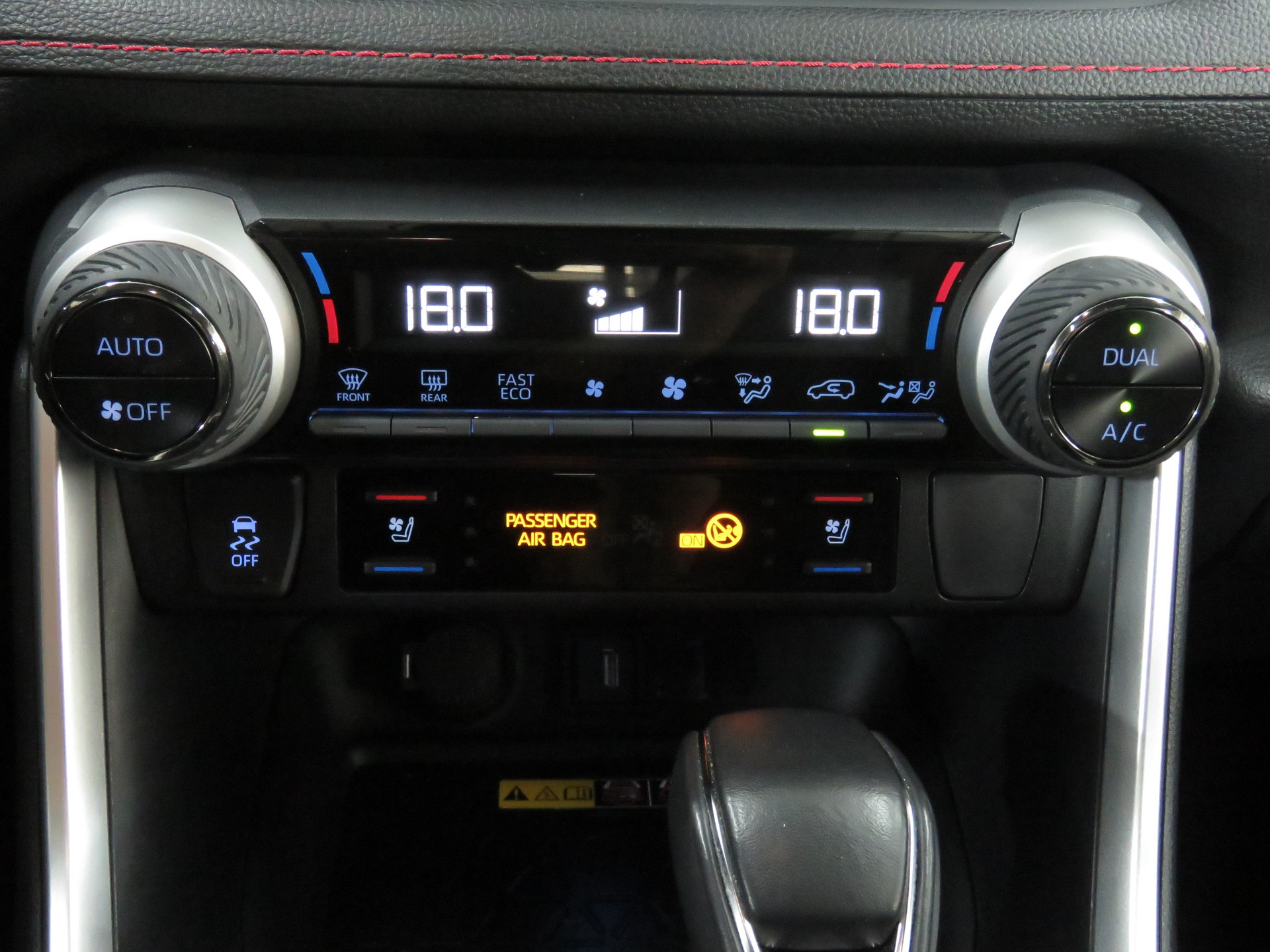 TOYOTA RAV-4 2.5 PHEV Platinum e-CVT 4WD (Automat)-image-18