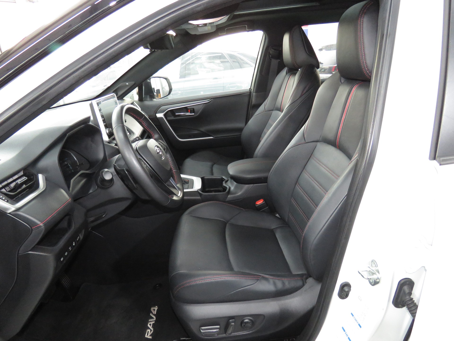 TOYOTA RAV-4 2.5 PHEV Platinum e-CVT 4WD (Automat)-image-7