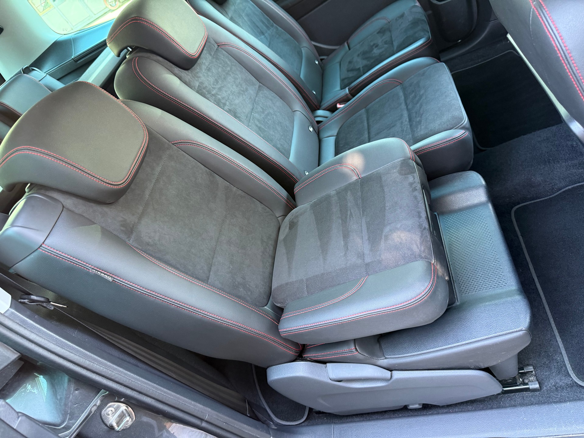 SEAT Alhambra 2.0 TDI 4Drive SWISS FR-image-12