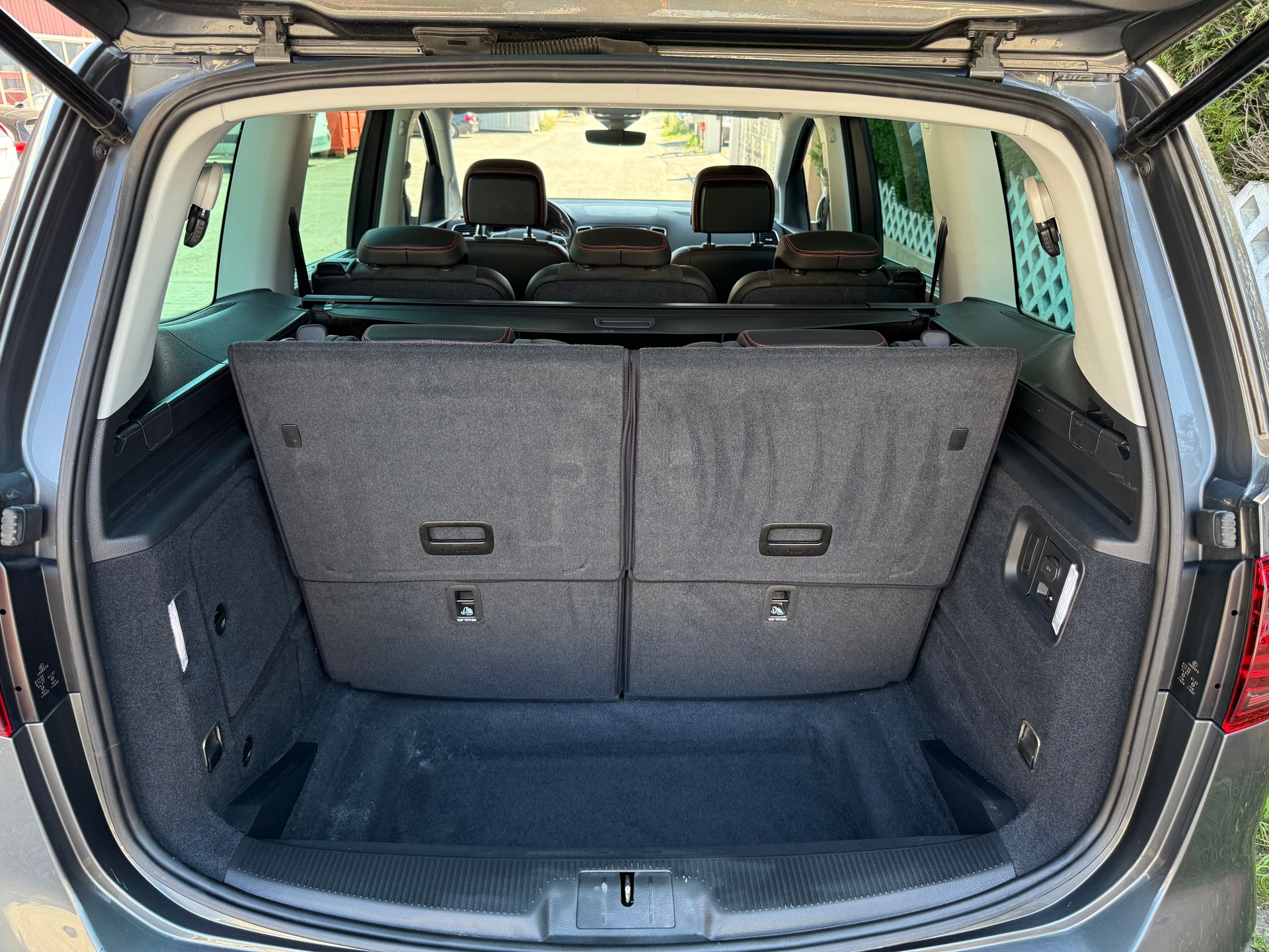 SEAT Alhambra 2.0 TDI 4Drive SWISS FR-image-14