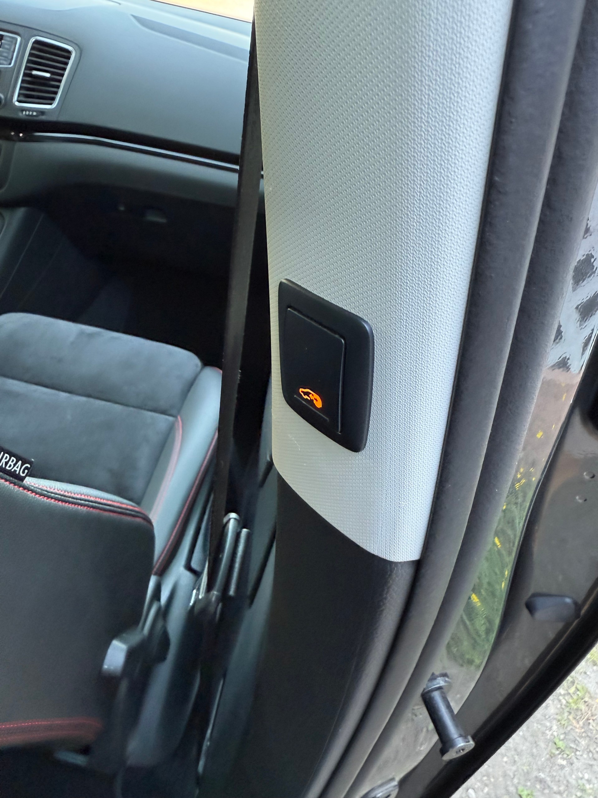 SEAT Alhambra 2.0 TDI 4Drive SWISS FR-image-13