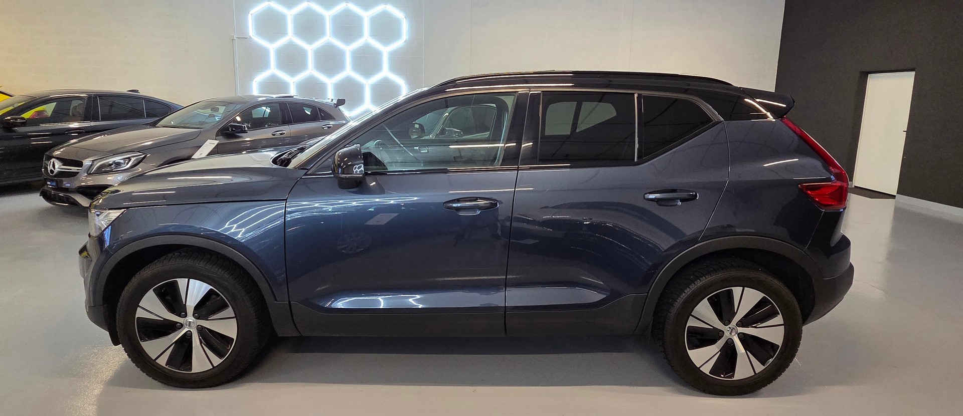 VOLVO XC40 B4 Benzin Mild Hybrid AWD Plus Bright DCT-image-1