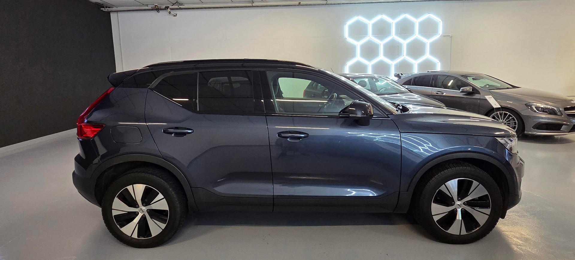 VOLVO XC40 B4 Benzin Mild Hybrid AWD Plus Bright DCT-image-2