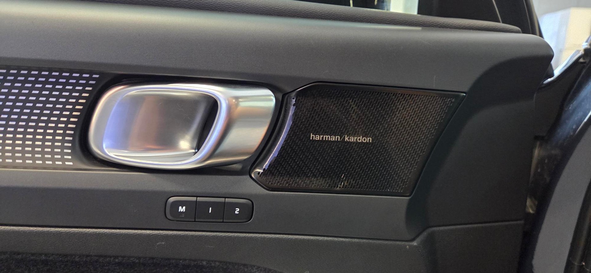 VOLVO XC40 B4 Benzin Mild Hybrid AWD Plus Bright DCT-image-7