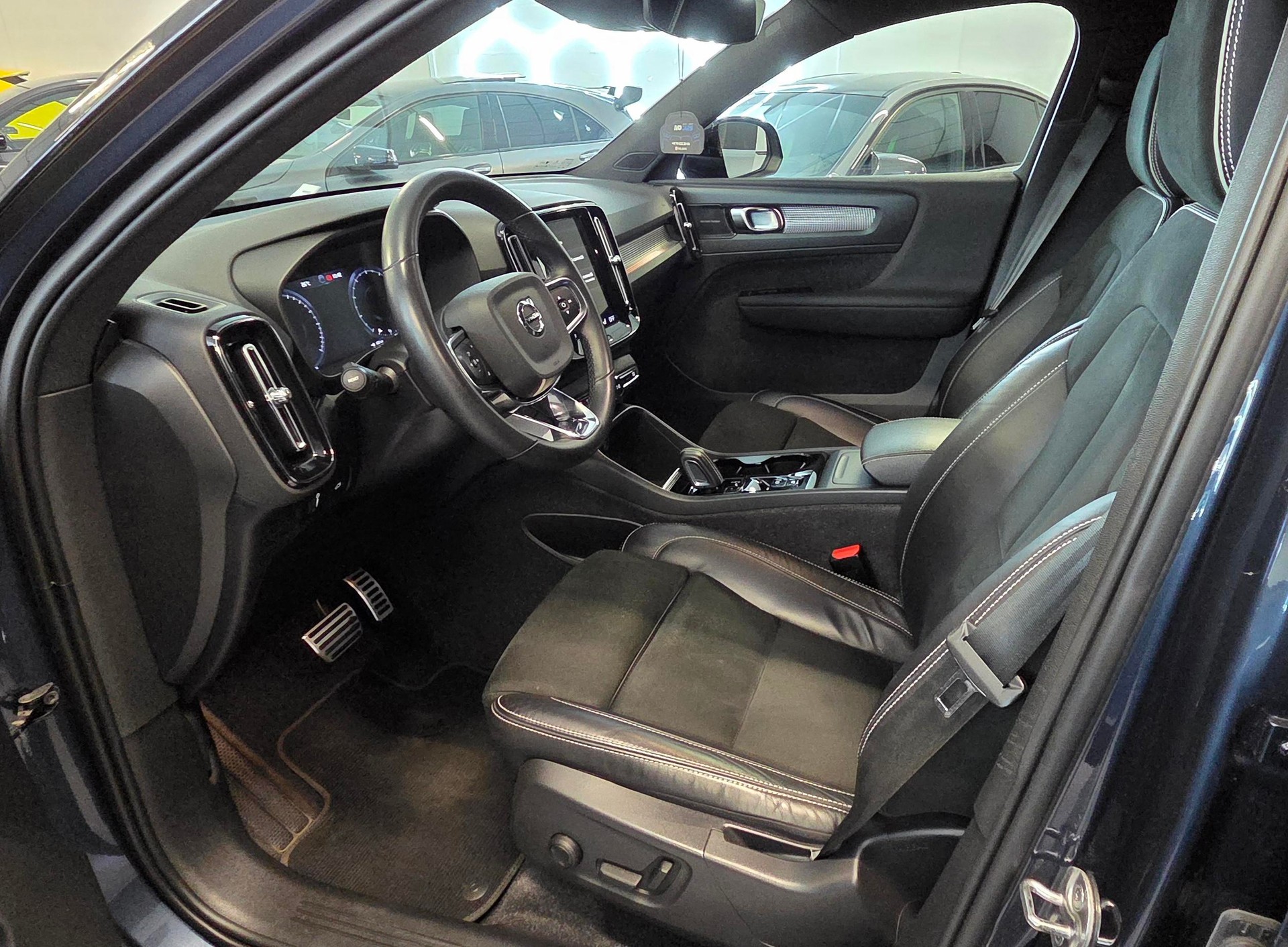 VOLVO XC40 B4 Benzin Mild Hybrid AWD Plus Bright DCT-image-6