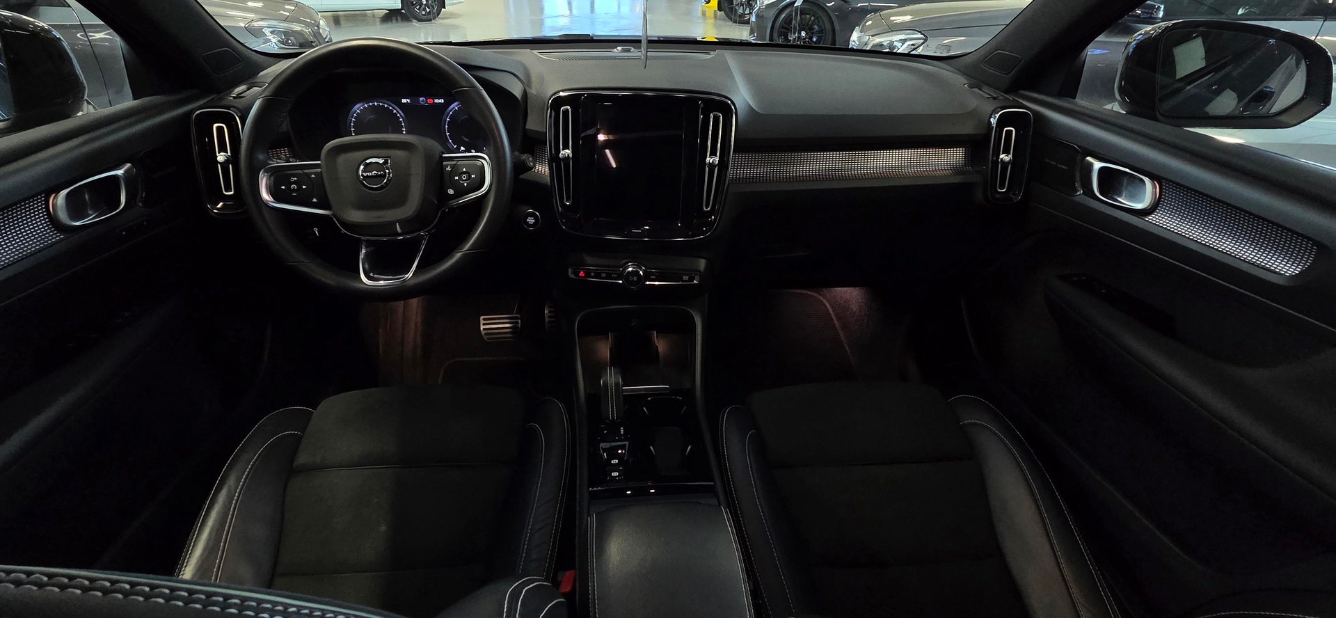 VOLVO XC40 B4 Benzin Mild Hybrid AWD Plus Bright DCT-image-4