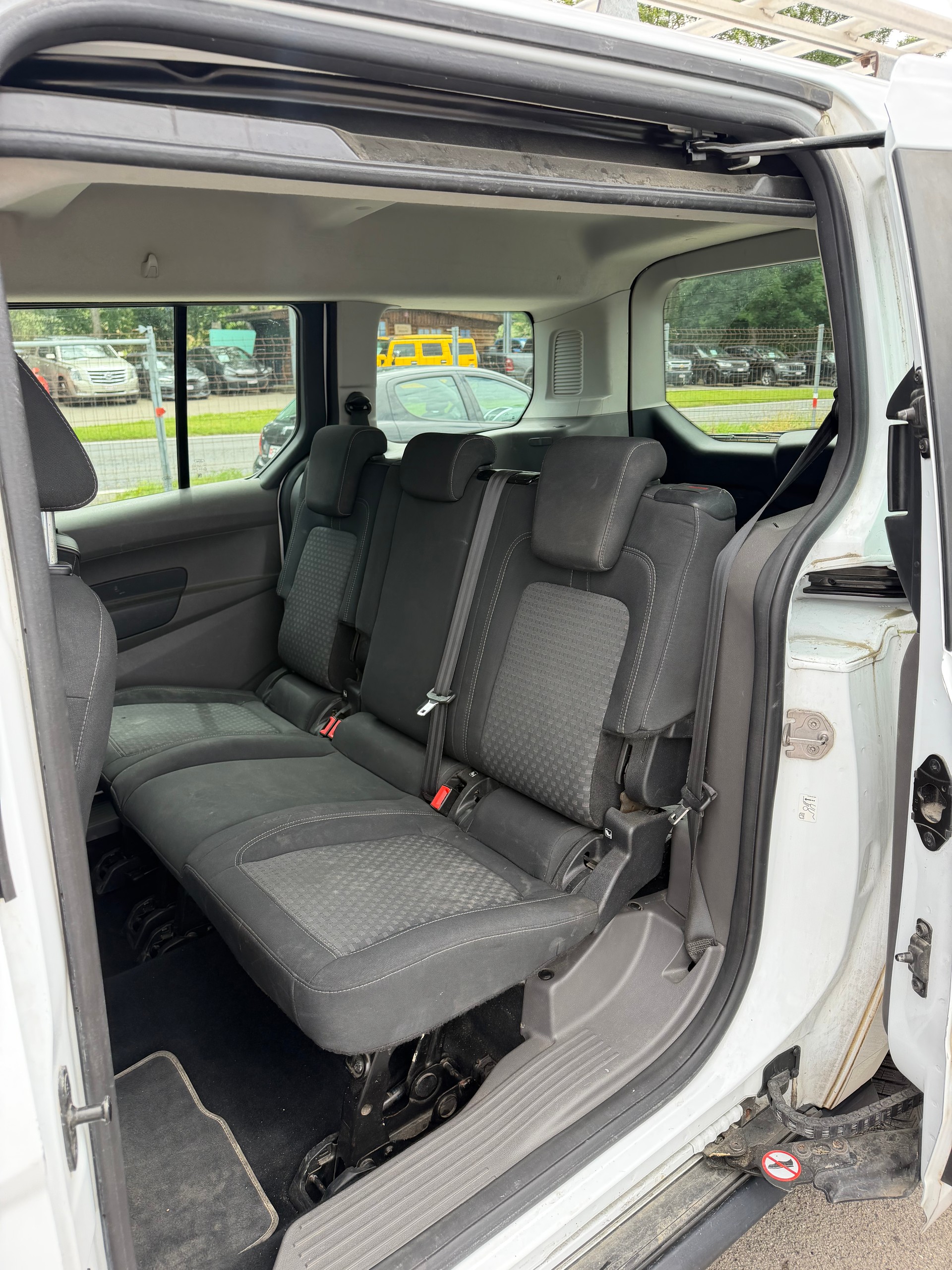 FORD Grand Tourneo Connect 1.5 EcoBlue Trend-image-7