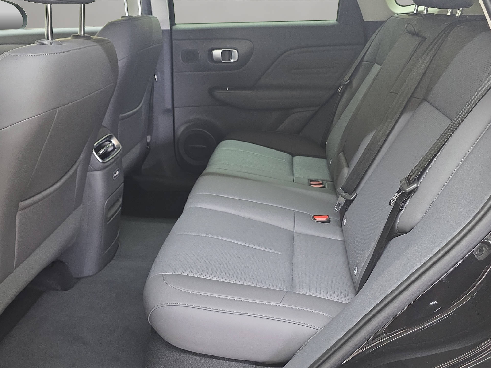 LEAPMOTOR B10 1.5 Hybrid EV-image-8