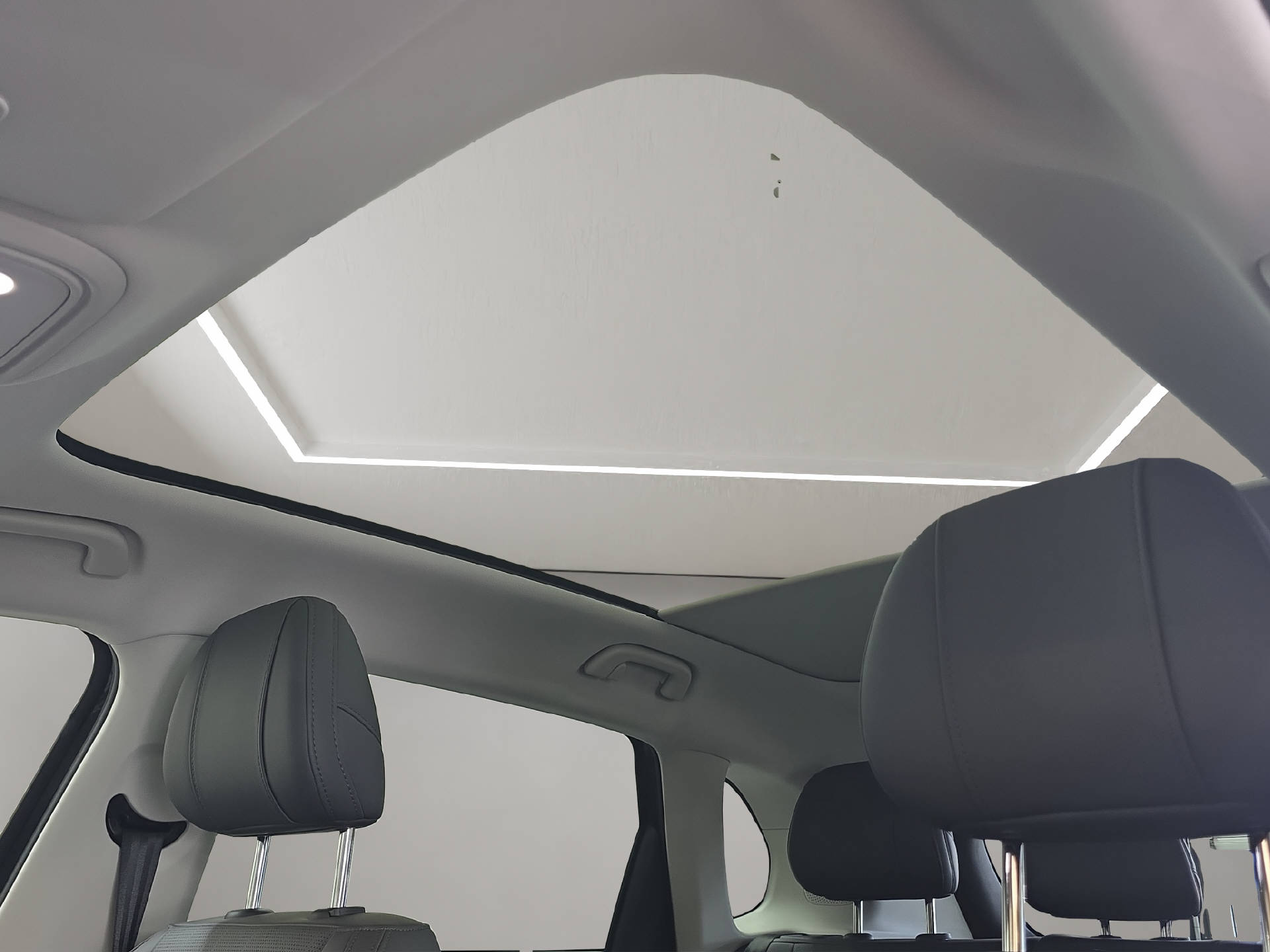 LEAPMOTOR B10 1.5 Hybrid EV-image-12