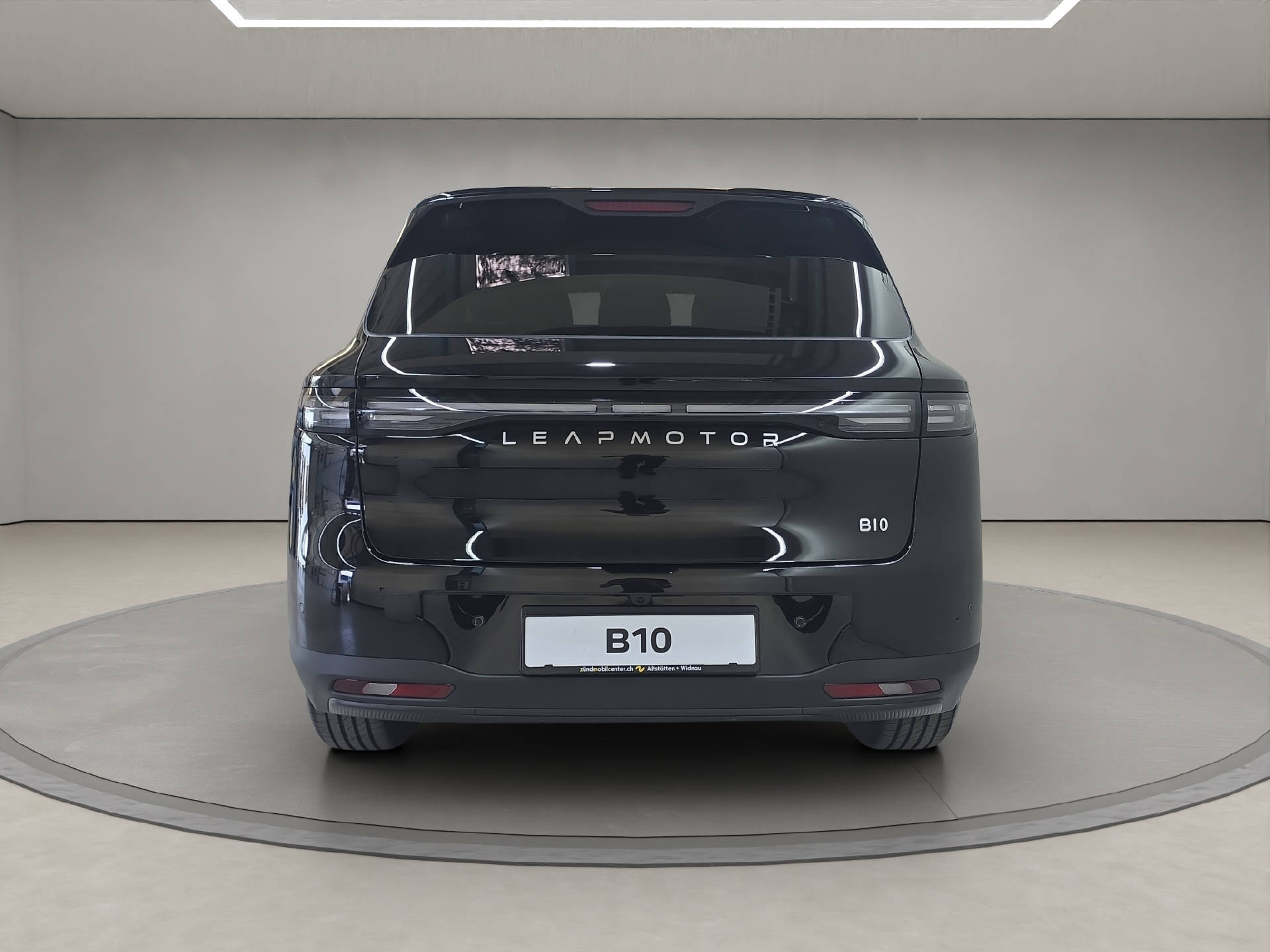 LEAPMOTOR B10 1.5 Hybrid EV-image-2