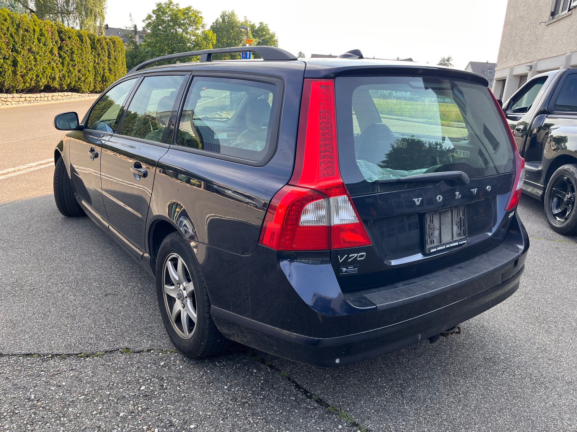 VOLVO V70 2.5T Momentum-image-1