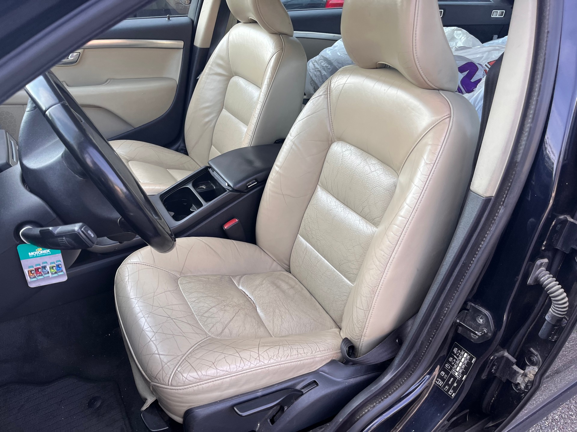 VOLVO V70 2.5T Momentum-image-5