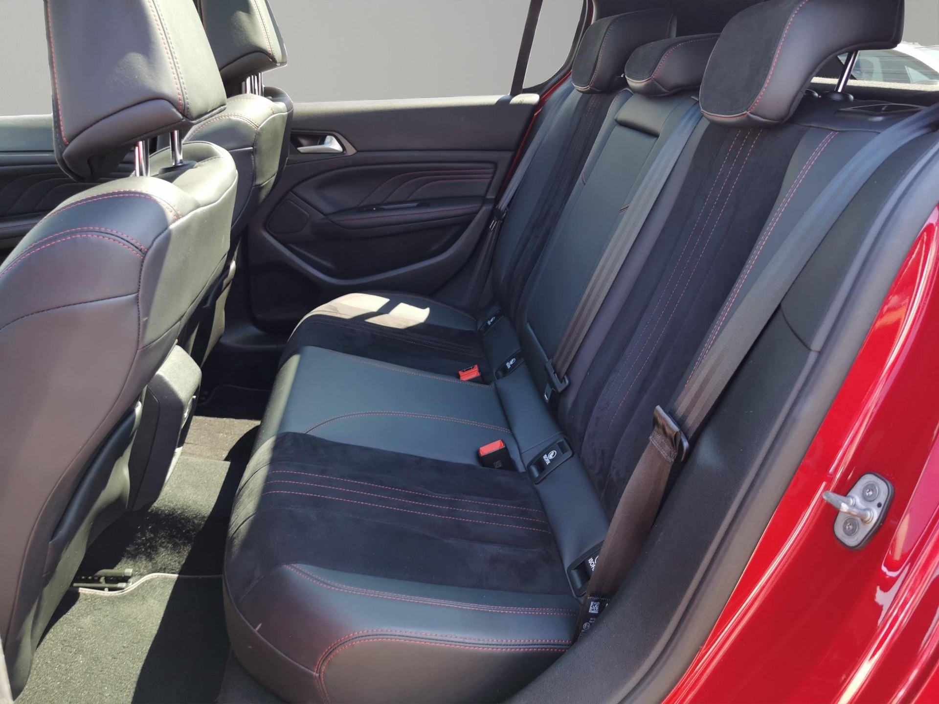 PEUGEOT 308 2.0 BlueHDi 180 GT-image-7