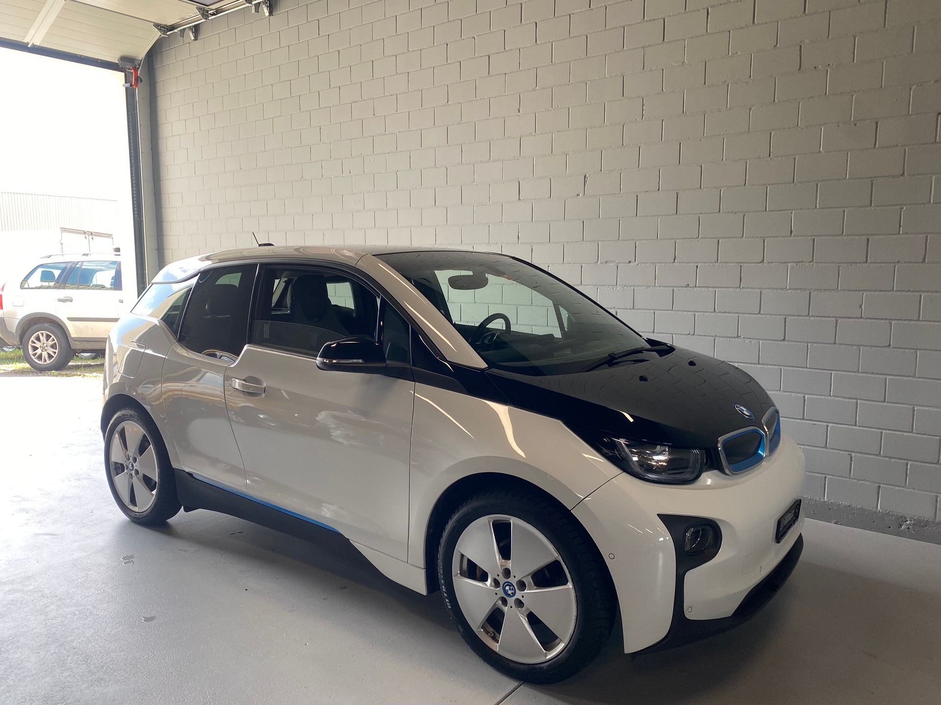 BMW i3 (60Ah)-image-0