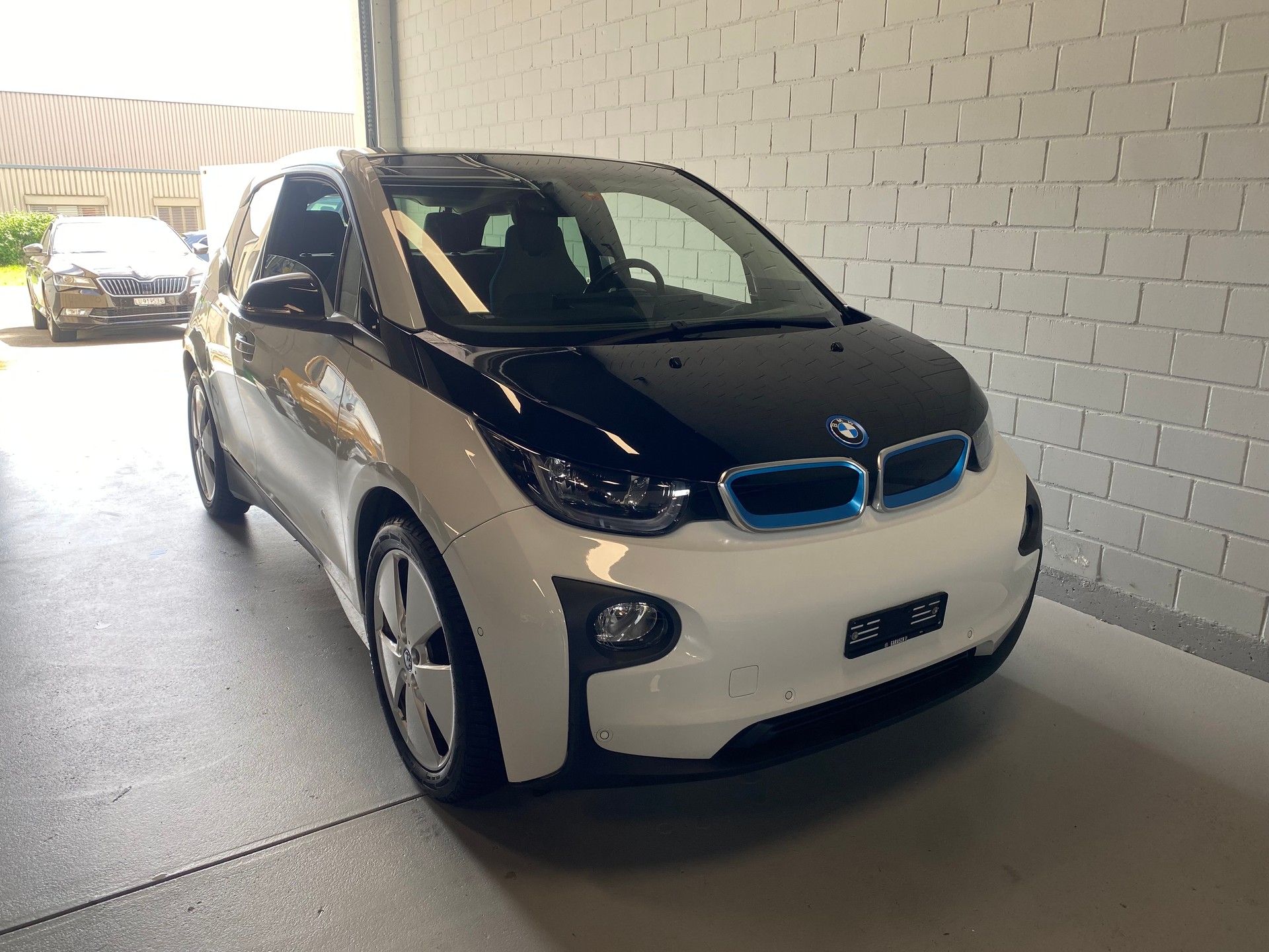 BMW i3 (60Ah)-image-1
