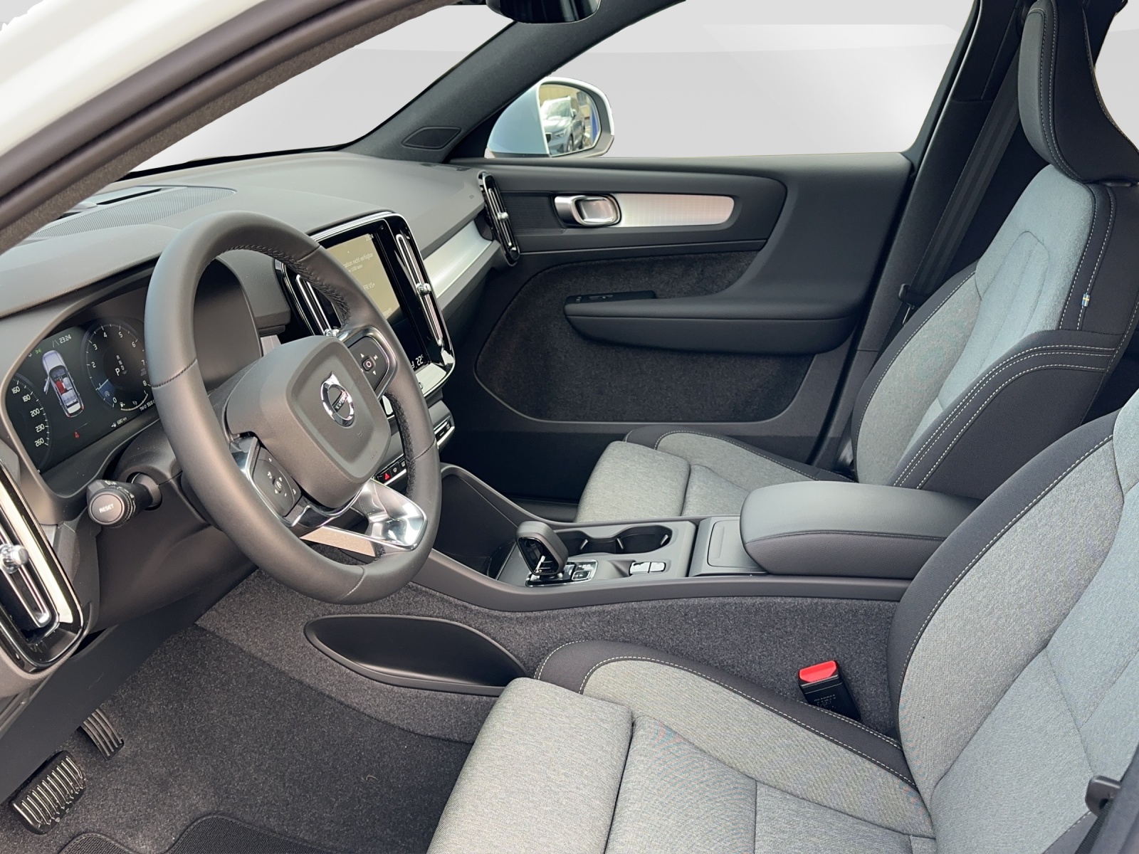 VOLVO XC40 1.5 T2 XCITE-image-8