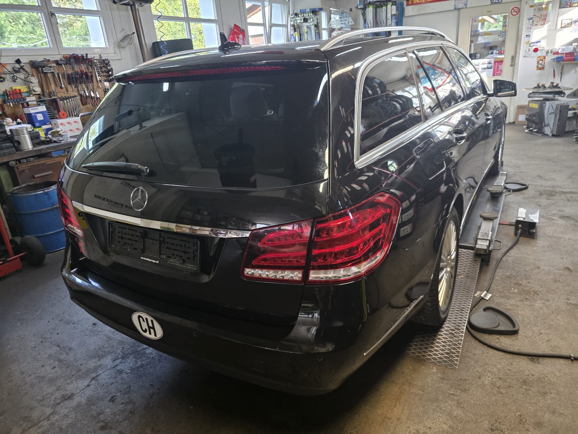 MERCEDES-BENZ E 250-image-1