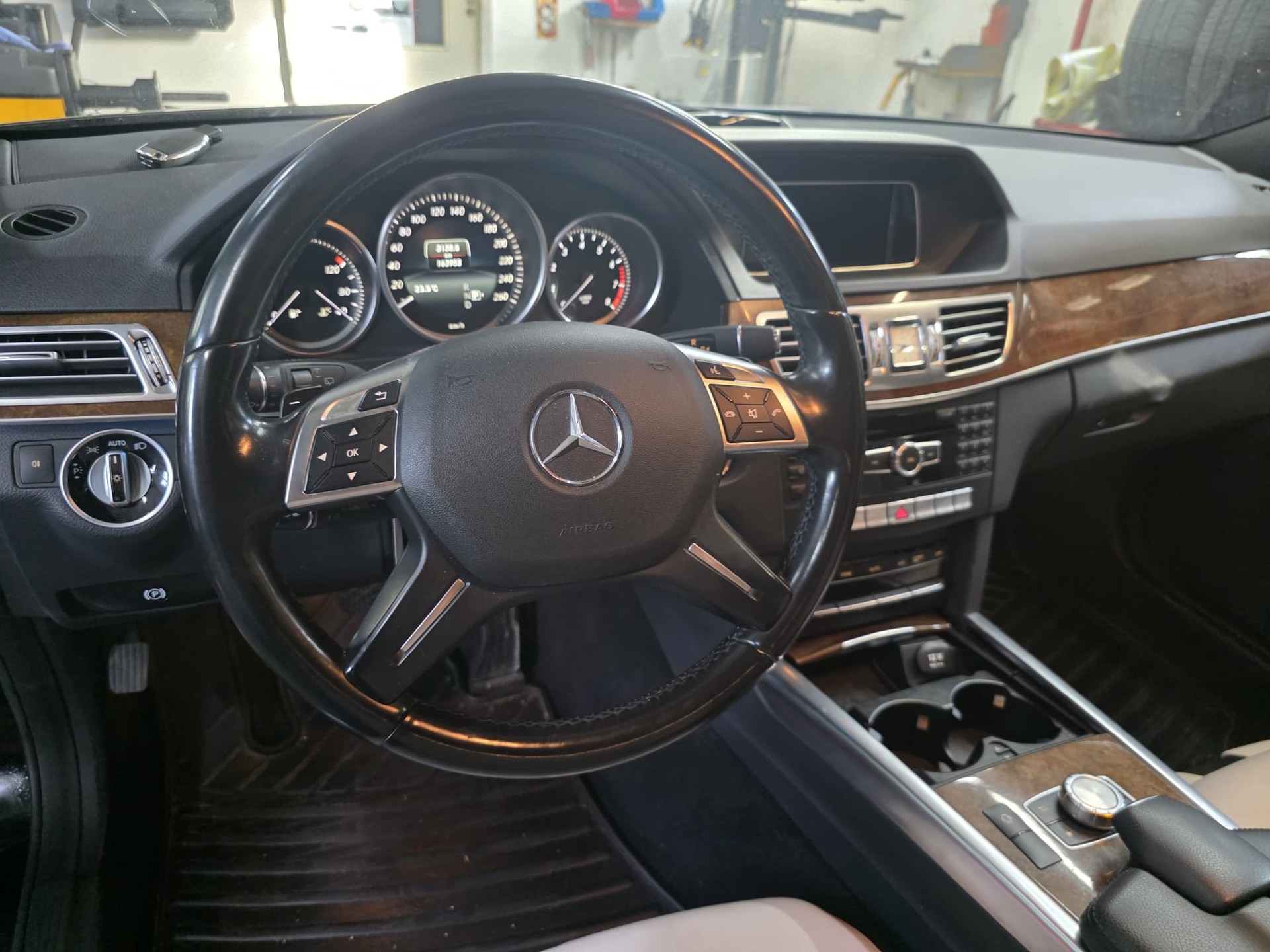 MERCEDES-BENZ E 250-image-3