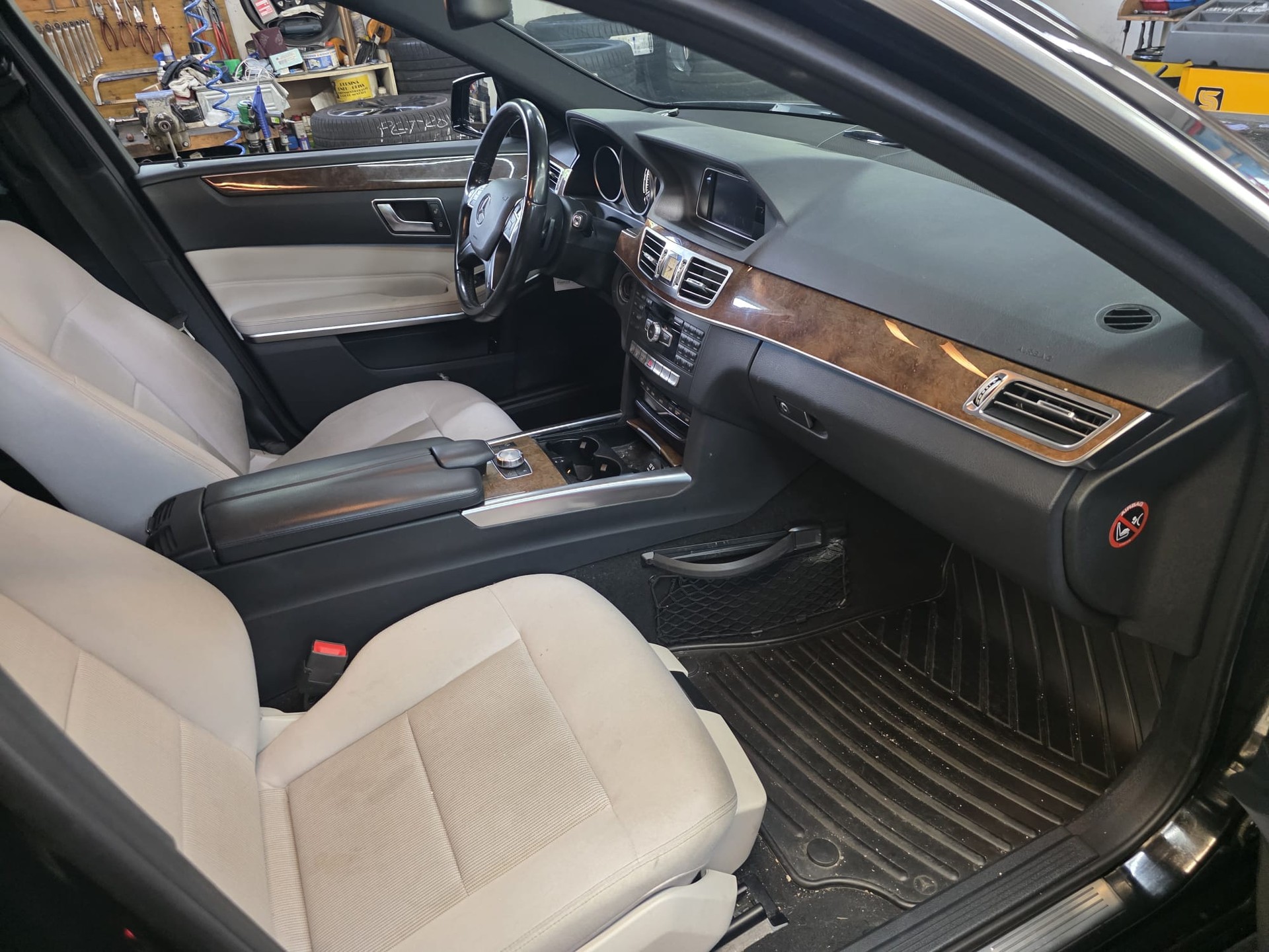 MERCEDES-BENZ E 250-image-2