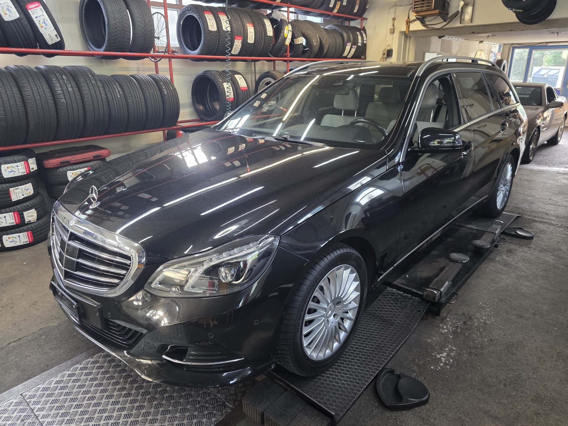 MERCEDES-BENZ E 250-image-0