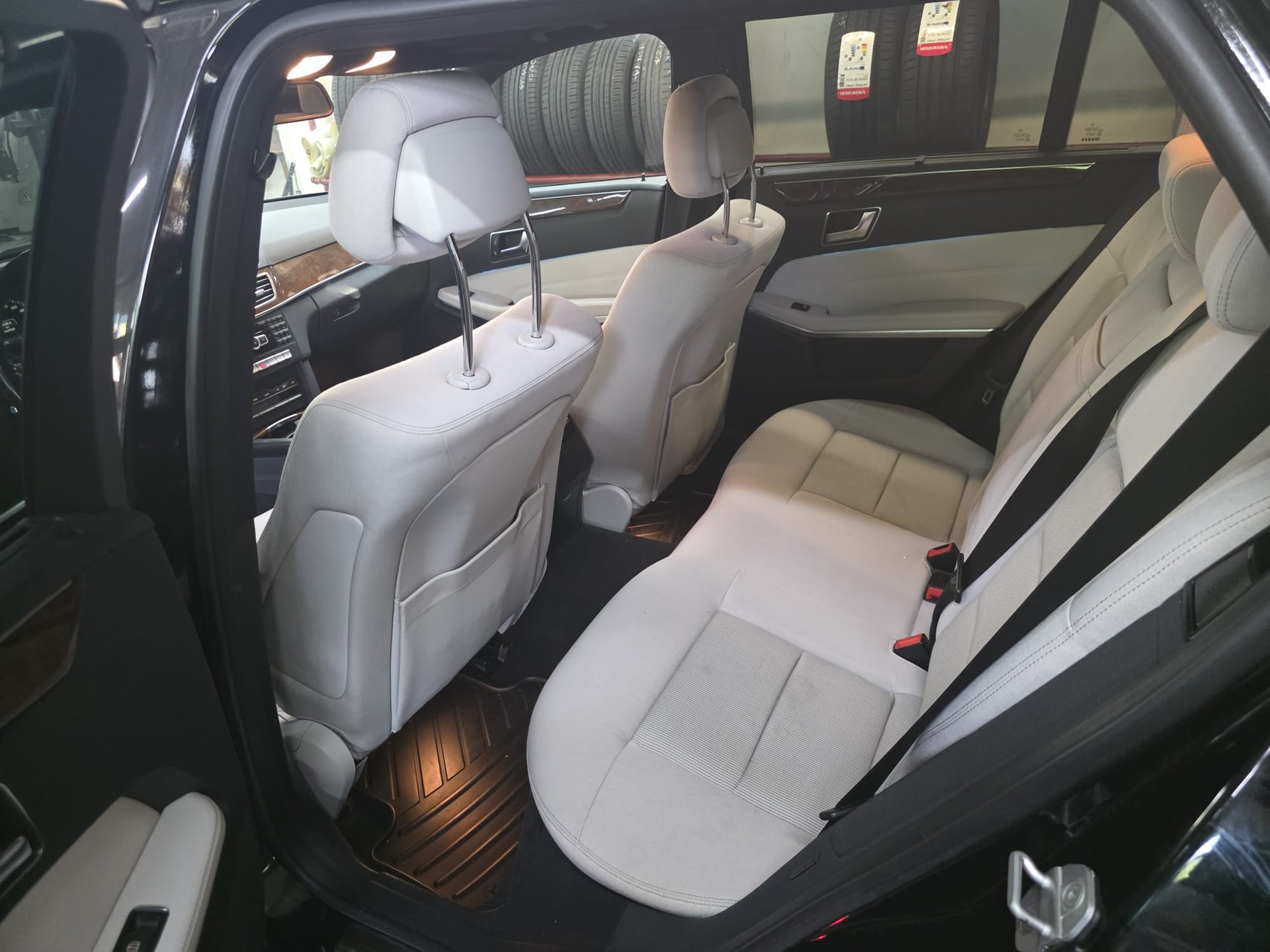 MERCEDES-BENZ E 250-image-4